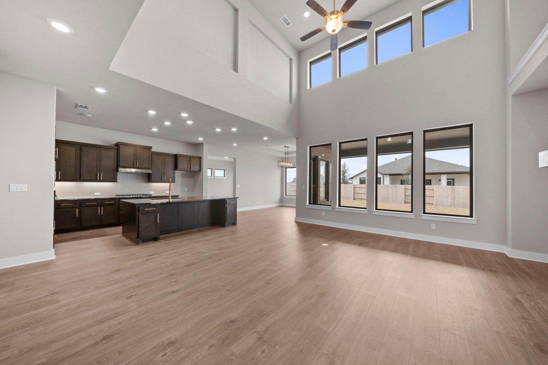 812 S Hemingway Loop, Liberty Hill, TX 78642