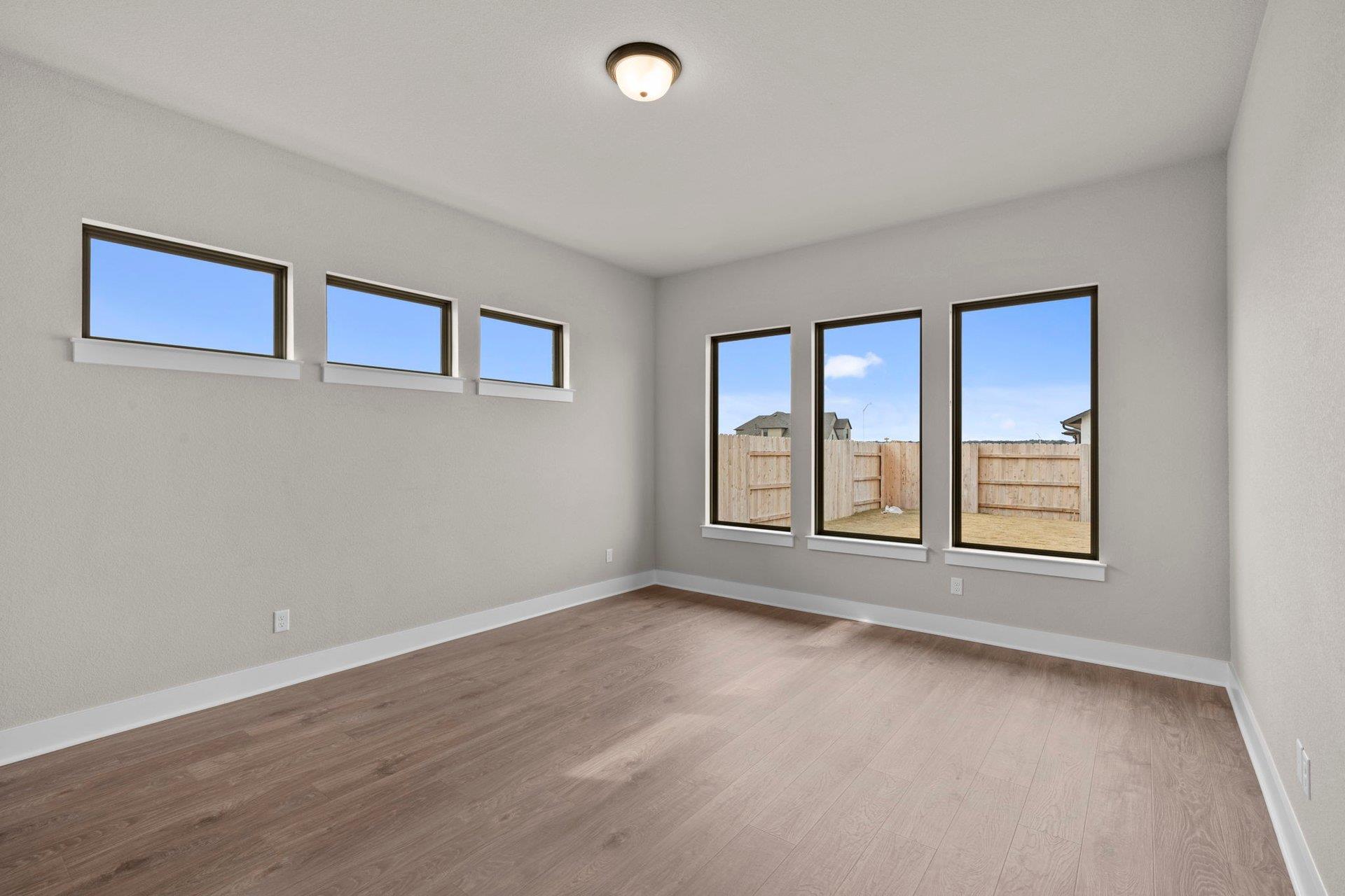 812 S Hemingway Loop, Liberty Hill, TX 78642