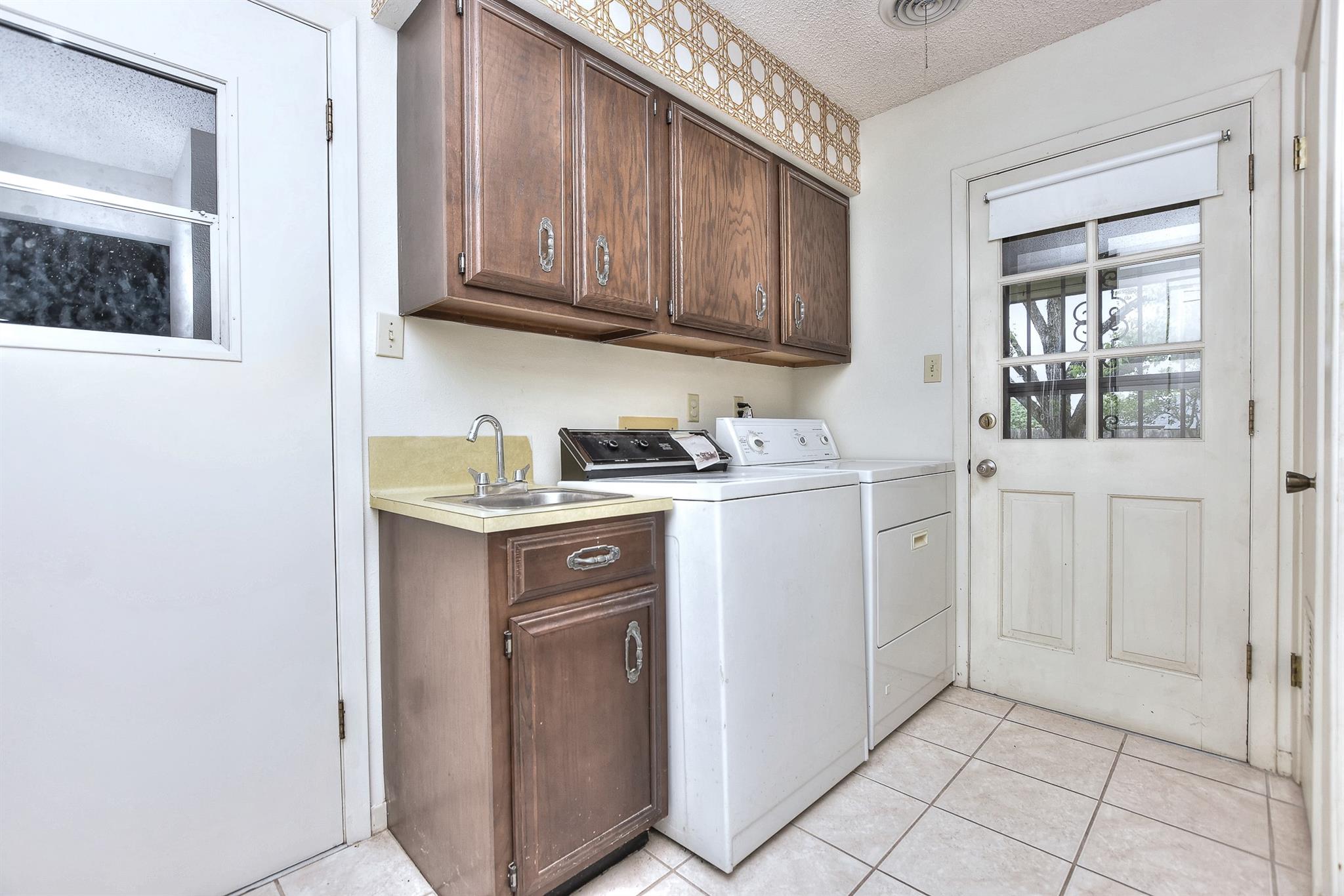 1715 Dawn Dr, Georgetown, TX 78628