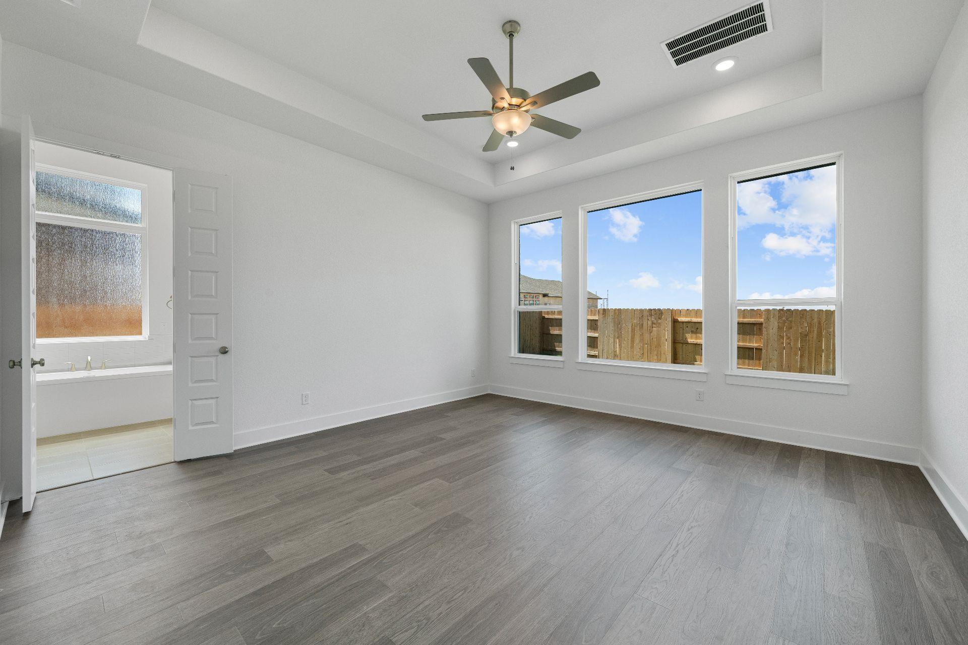 820 S Hemingway Loop, Liberty Hill, TX 78642