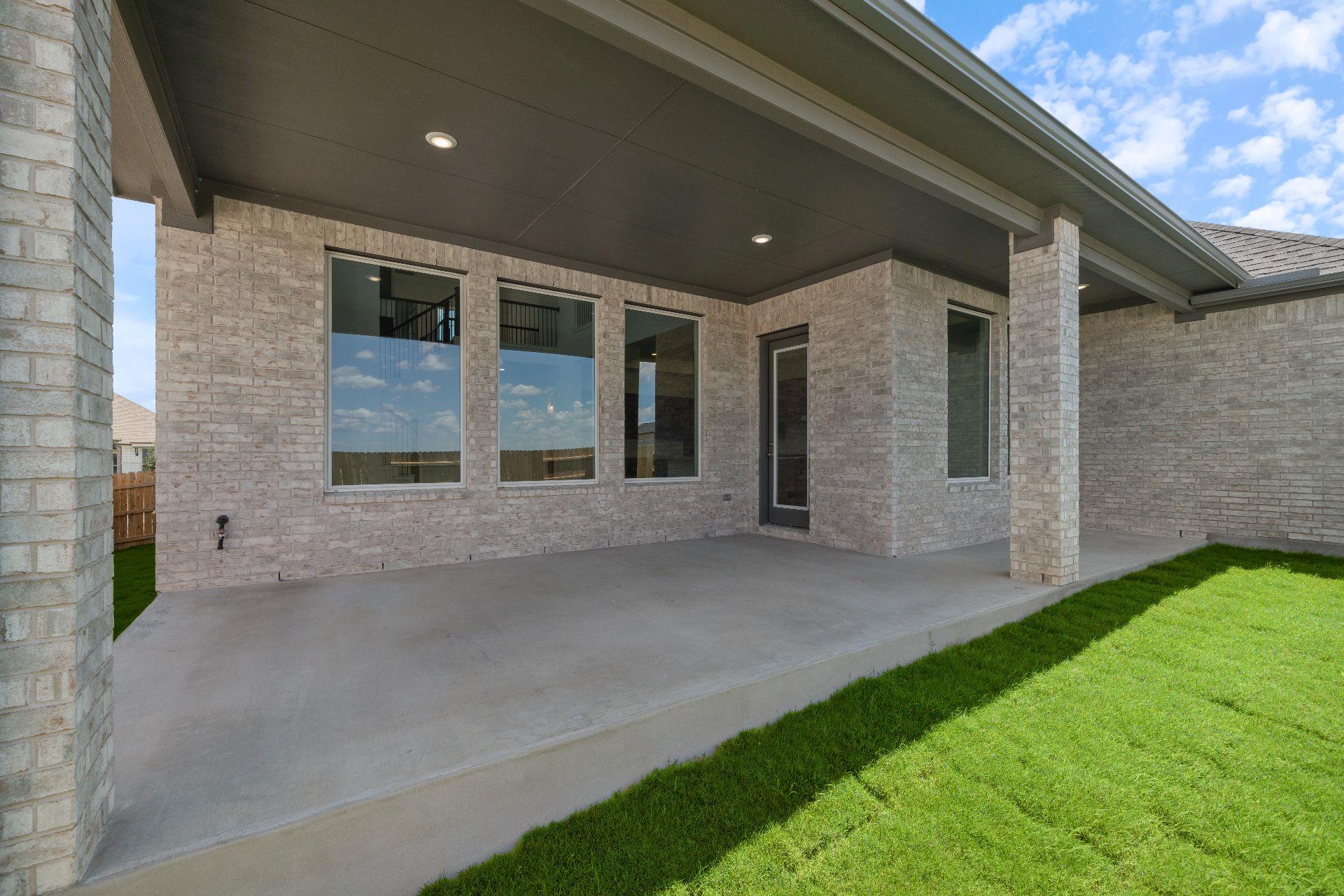 820 S Hemingway Loop, Liberty Hill, TX 78642