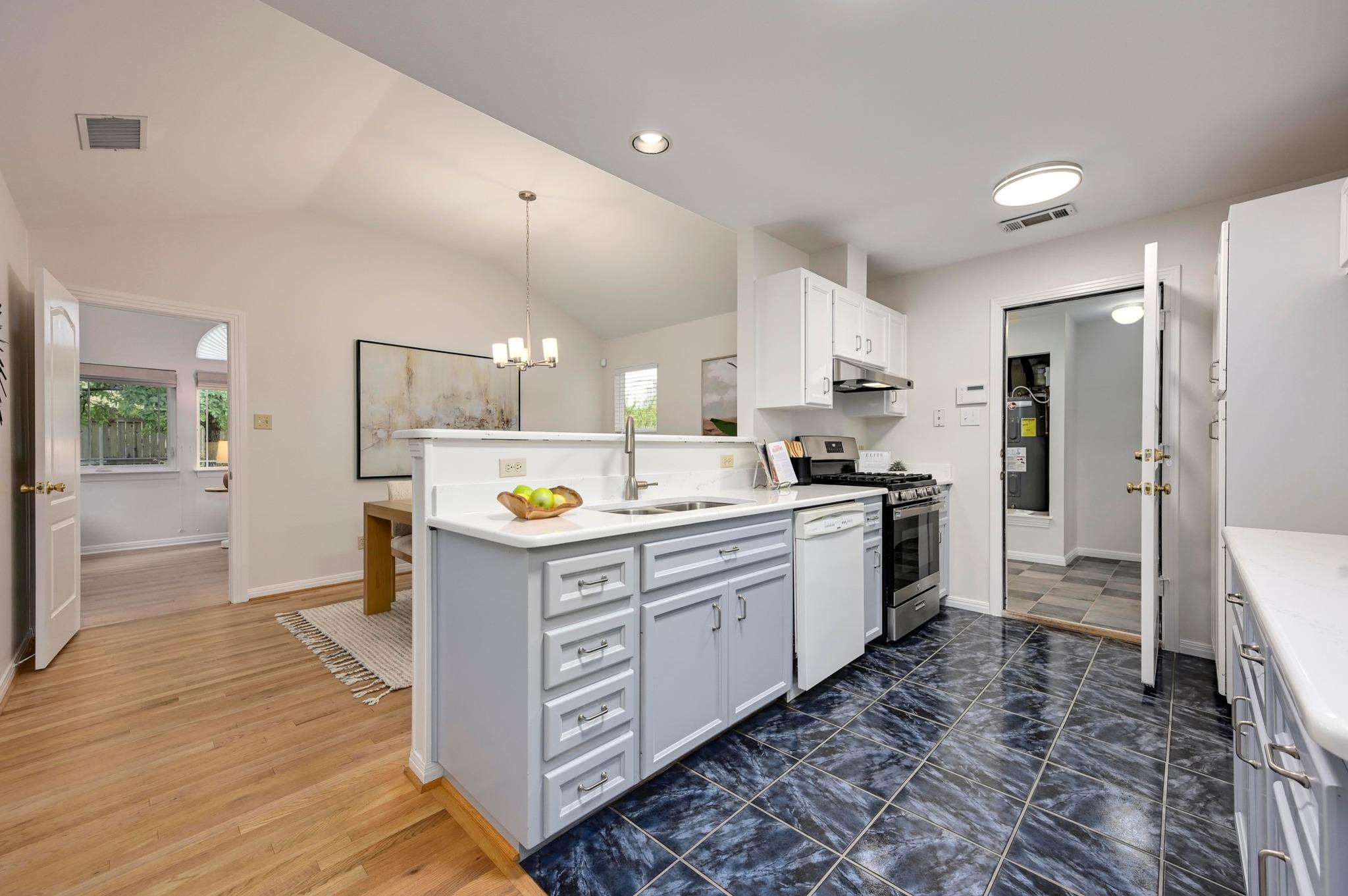 6102 Laird Dr, Austin, TX 78757