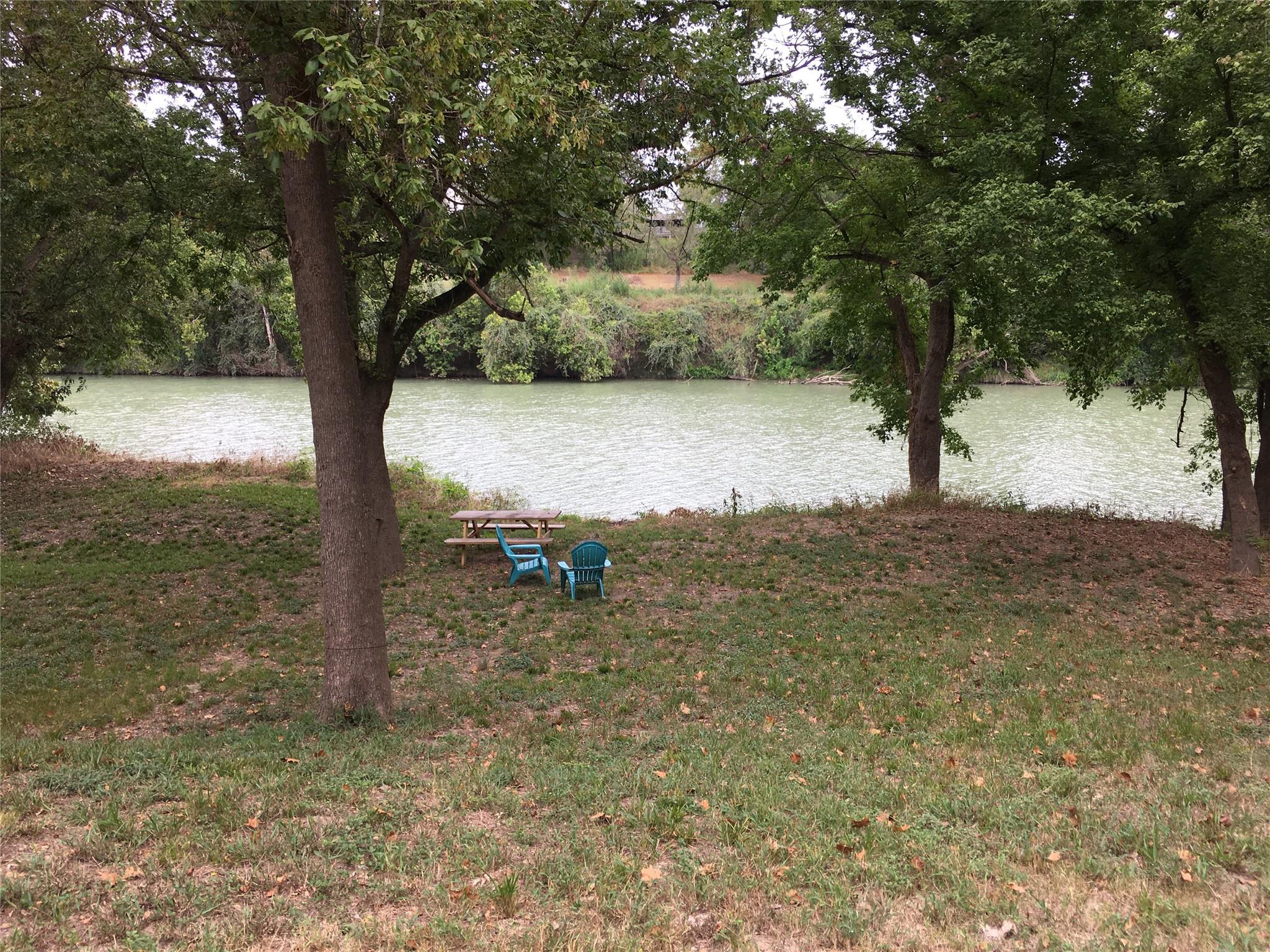 164 Shoreline Dr, Bastrop, TX 78602