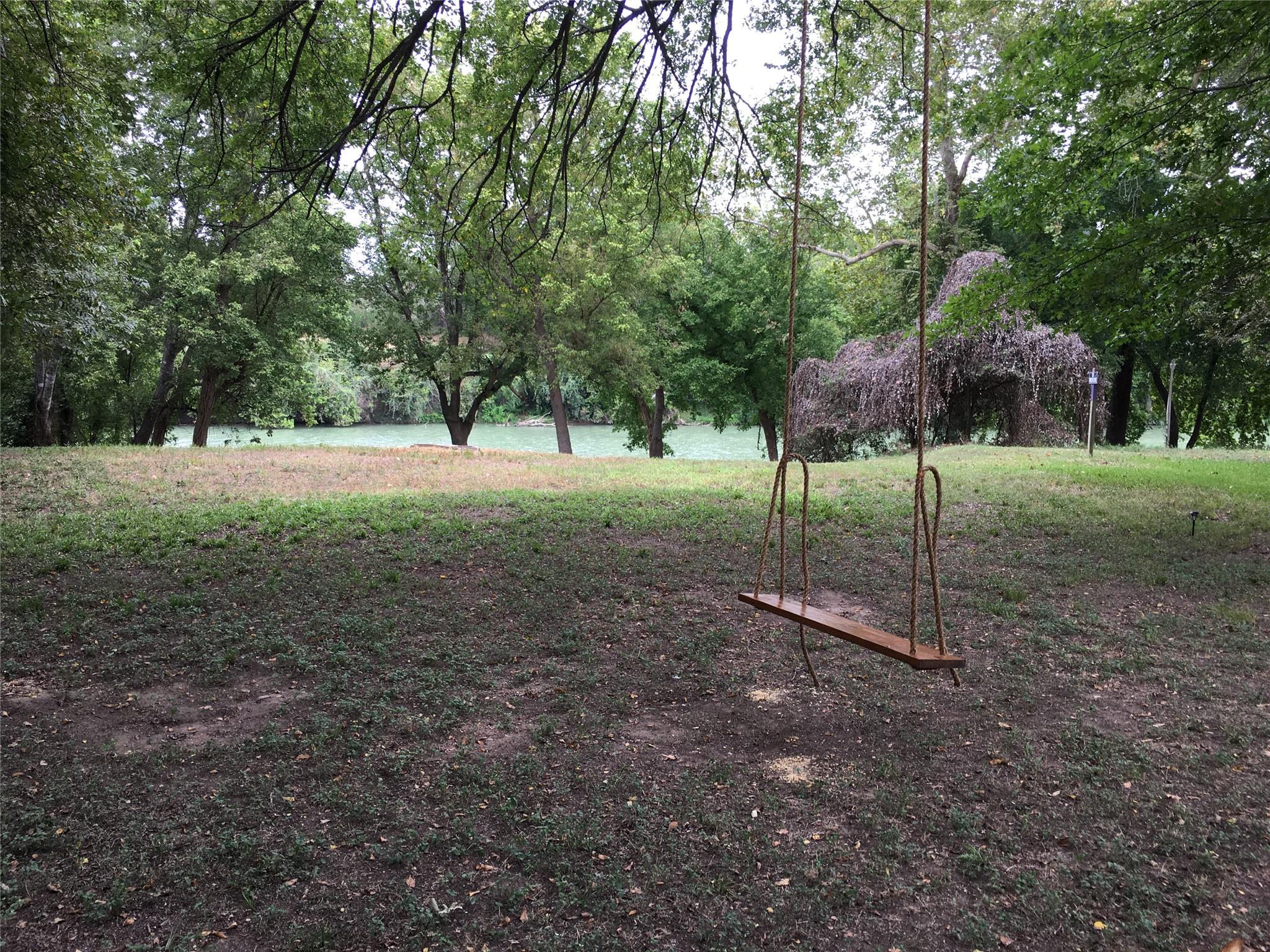 164 Shoreline Dr, Bastrop, TX 78602