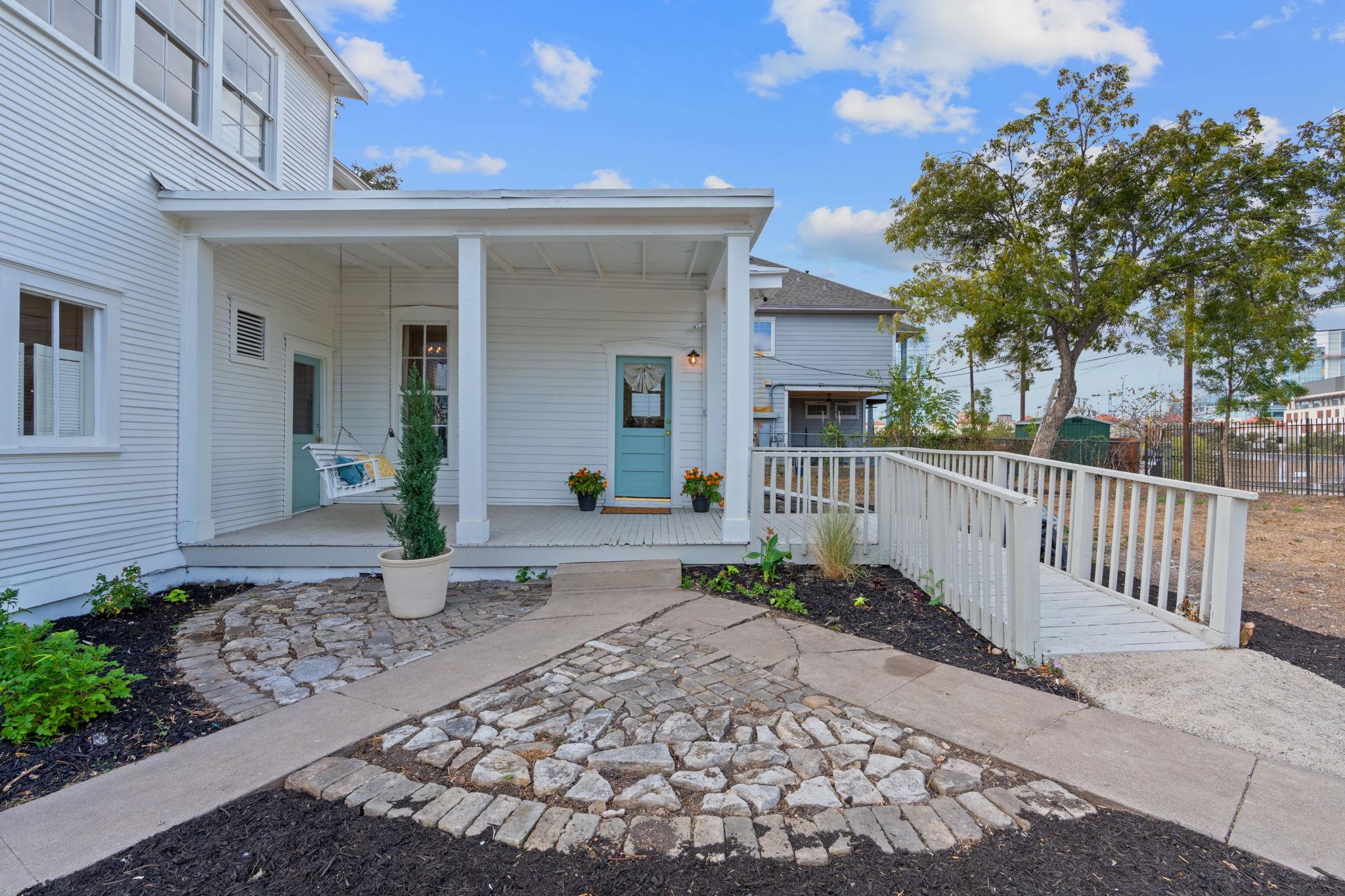 810 E 13th St, Austin, TX 78702