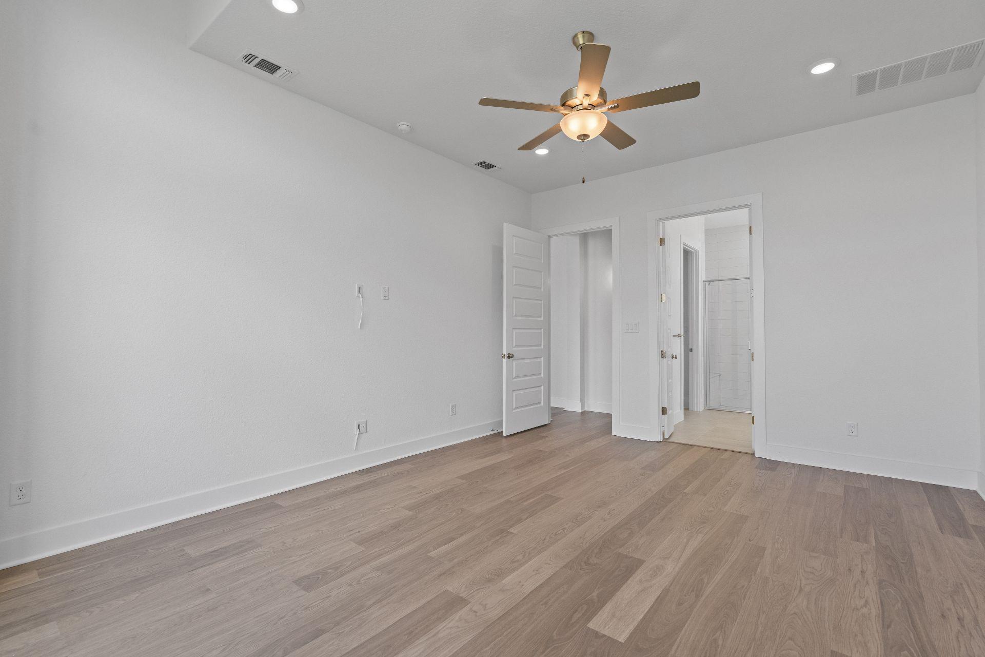 816 S Hemingway Loop, Liberty Hill, TX 78642