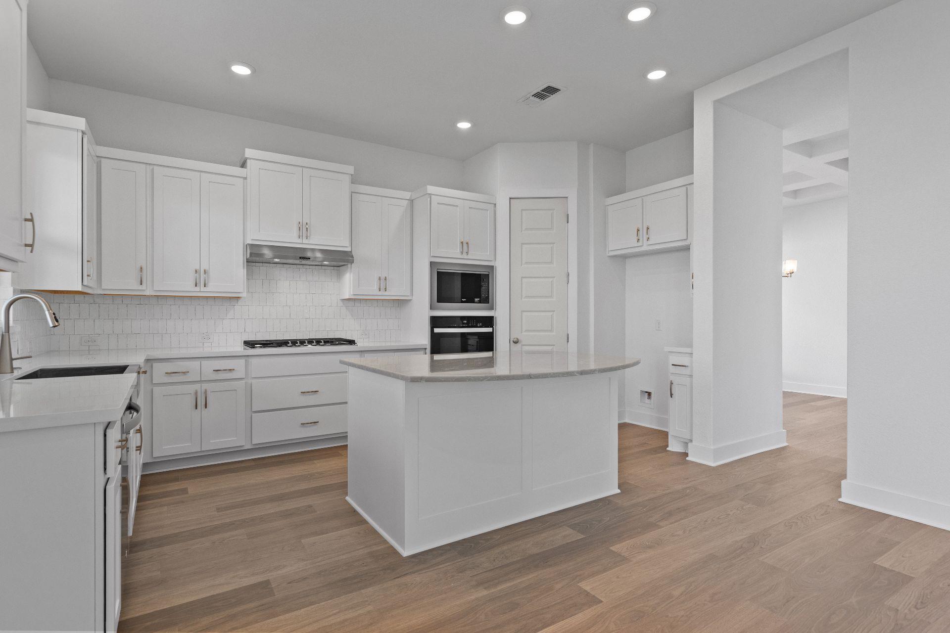 816 S Hemingway Loop, Liberty Hill, TX 78642