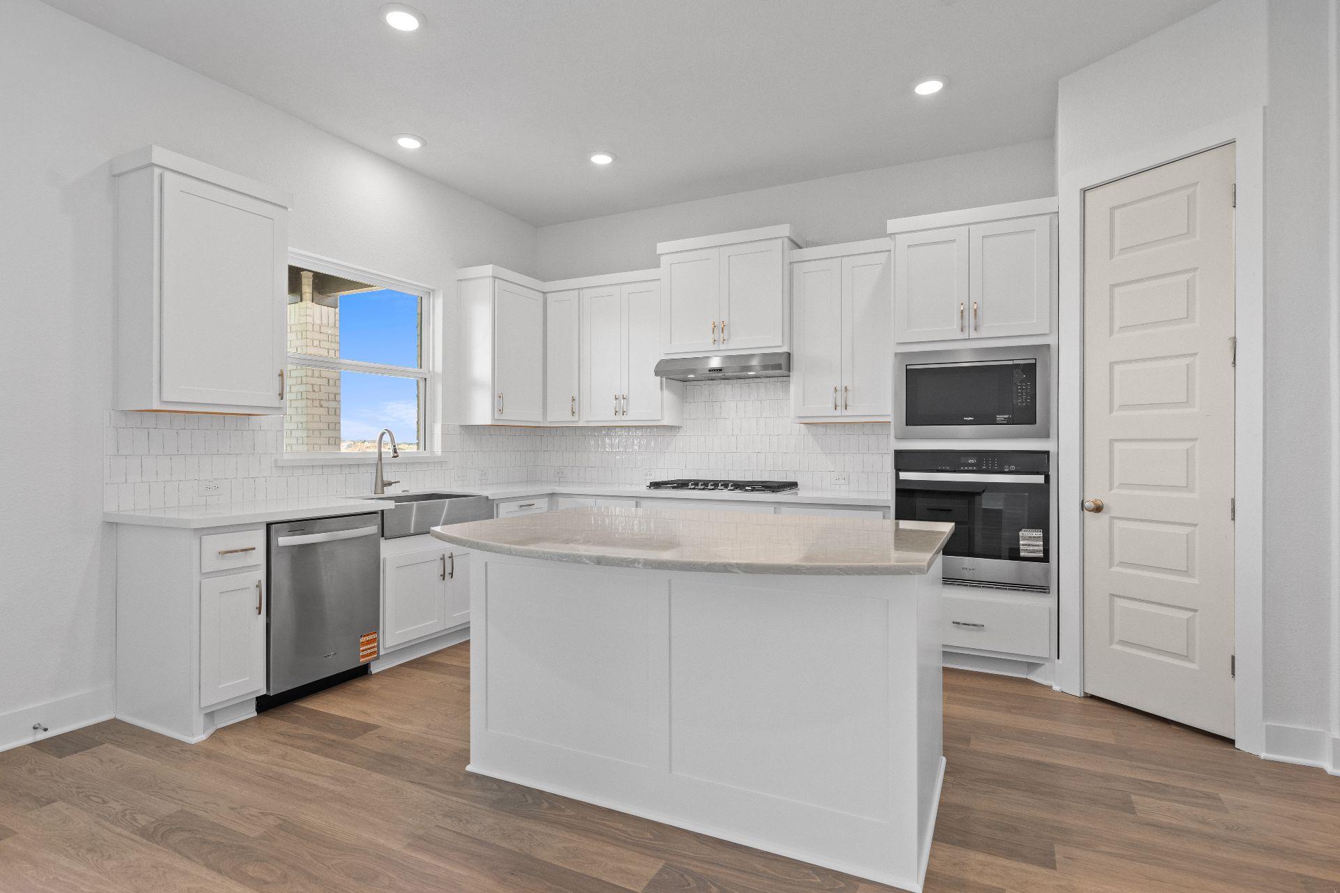 816 S Hemingway Loop, Liberty Hill, TX 78642