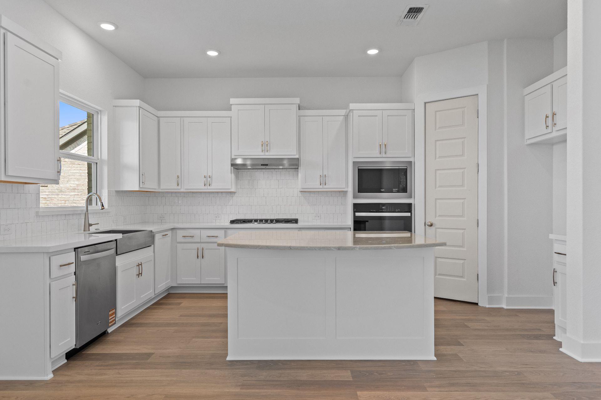 816 S Hemingway Loop, Liberty Hill, TX 78642