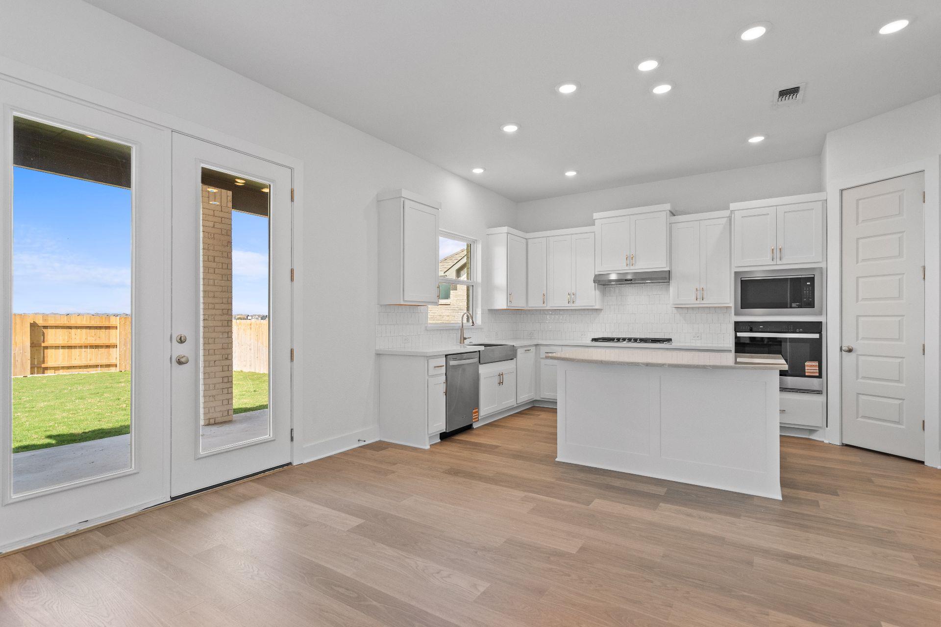 816 S Hemingway Loop, Liberty Hill, TX 78642