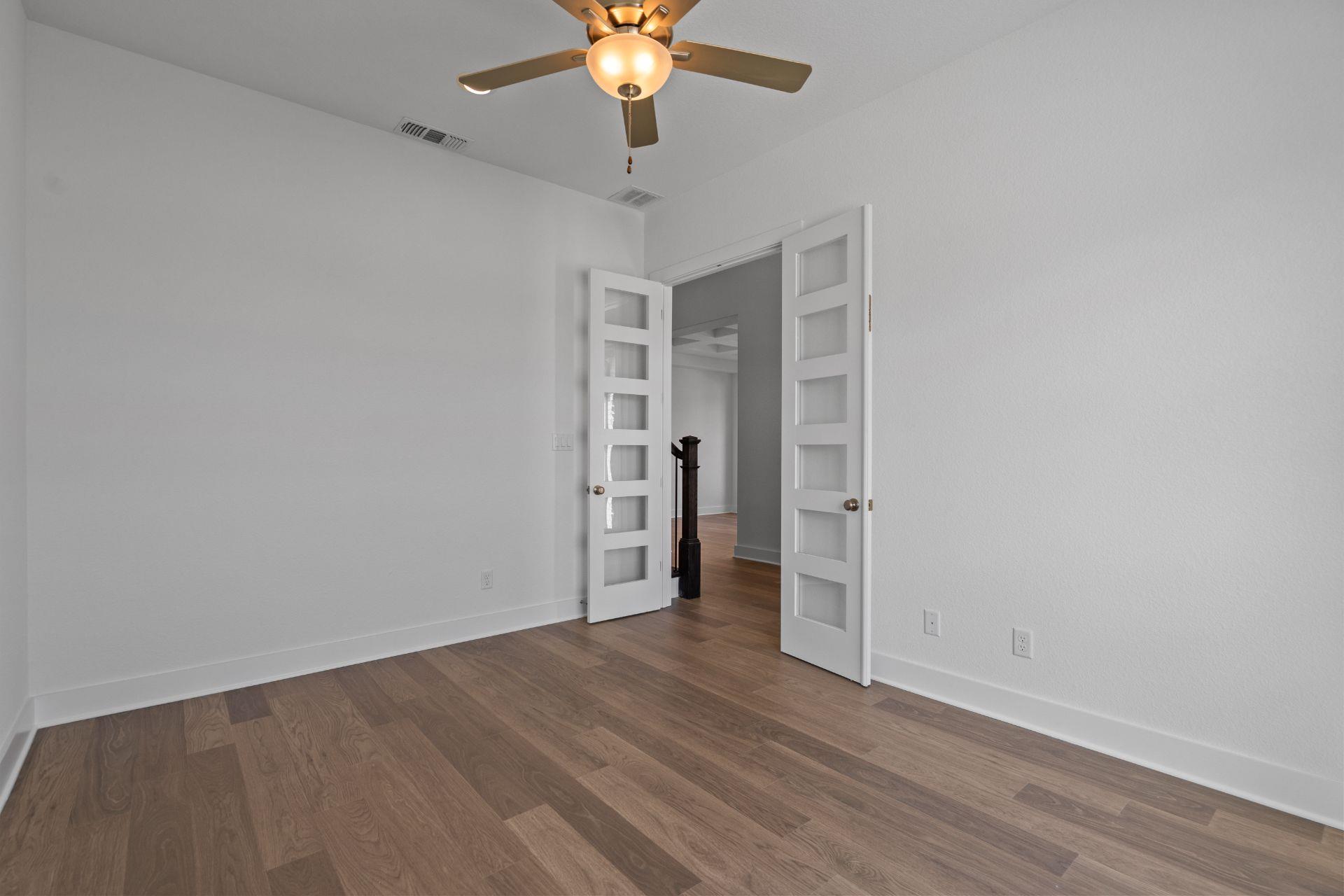 816 S Hemingway Loop, Liberty Hill, TX 78642