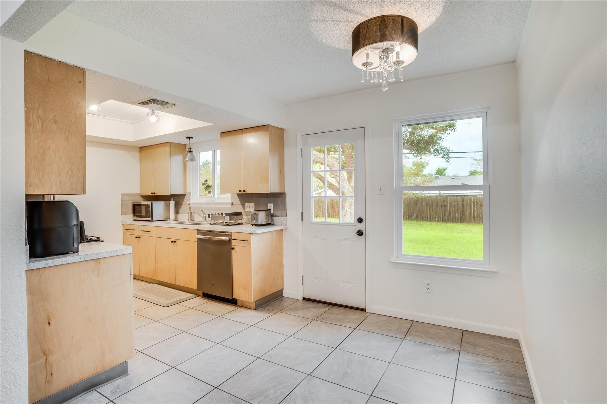 302 Garden Ct, Round Rock, TX 78664