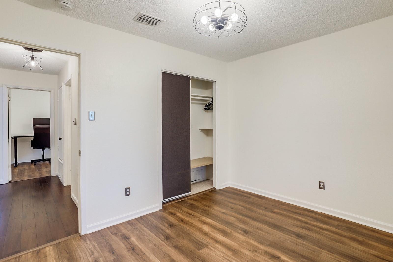 302 Garden Ct, Round Rock, TX 78664