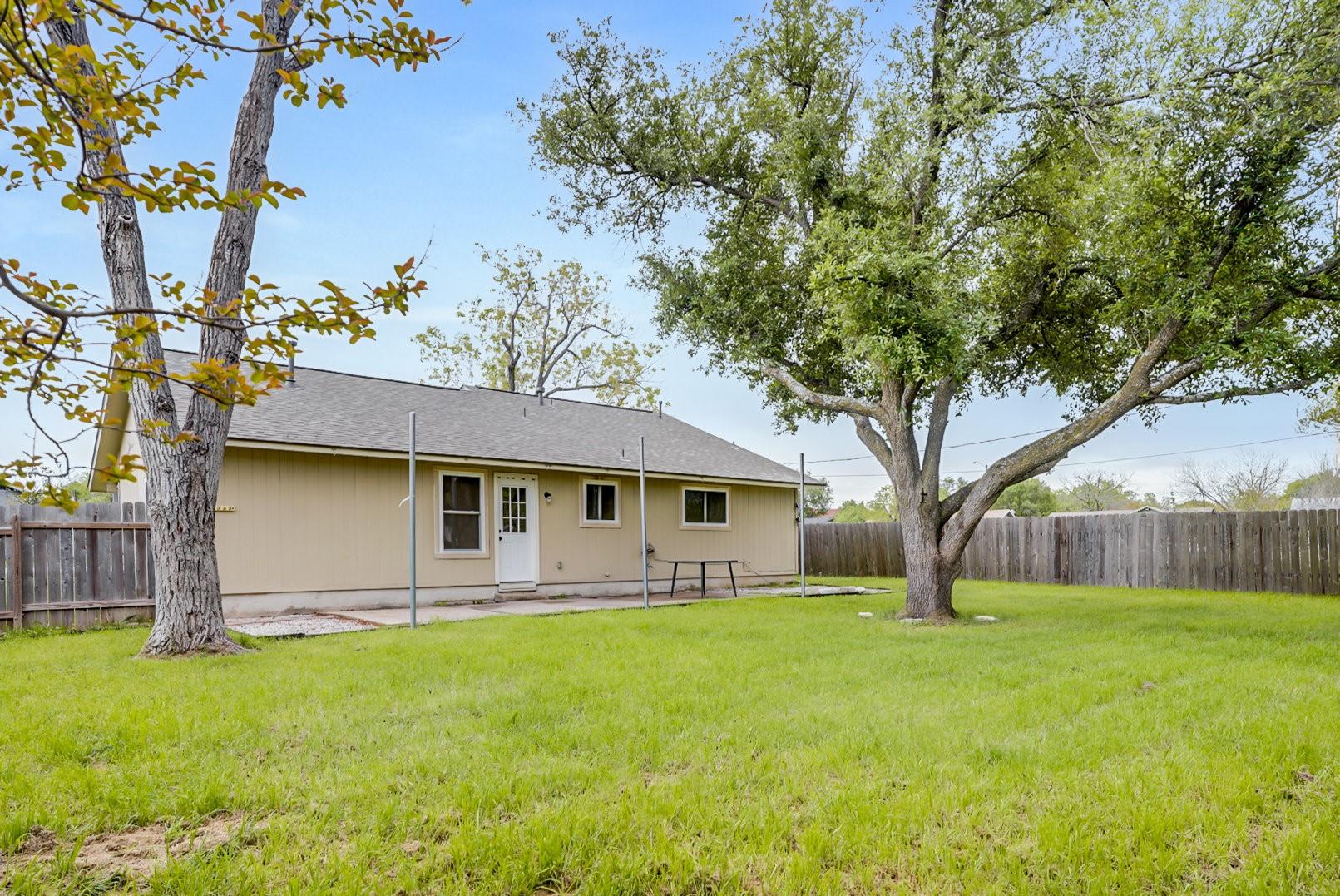 302 Garden Ct, Round Rock, TX 78664