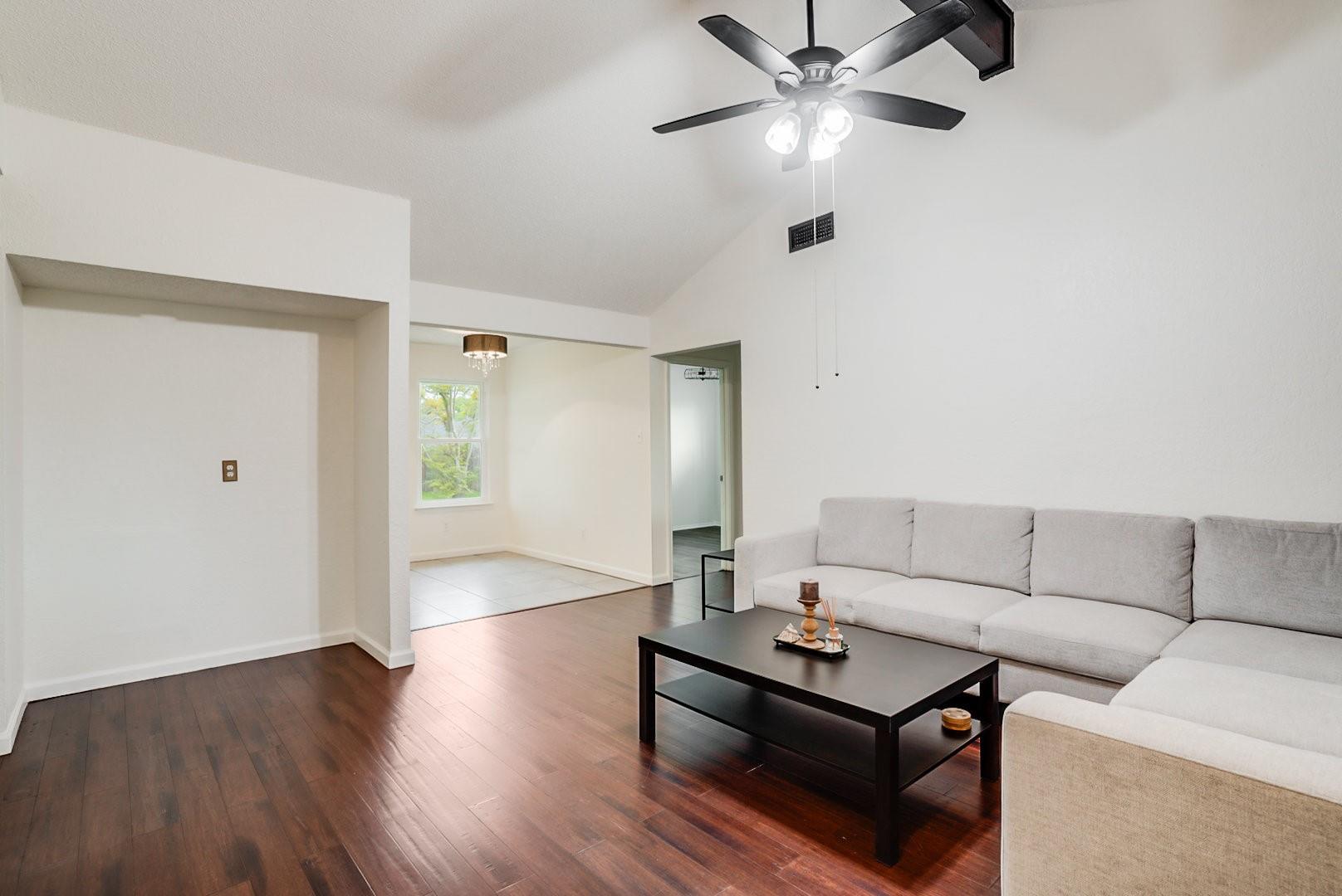 302 Garden Ct, Round Rock, TX 78664