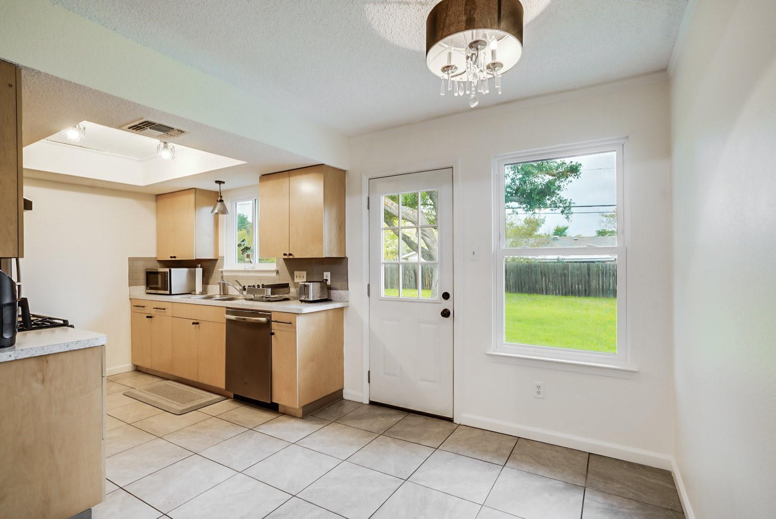 302 Garden Ct, Round Rock, TX 78664