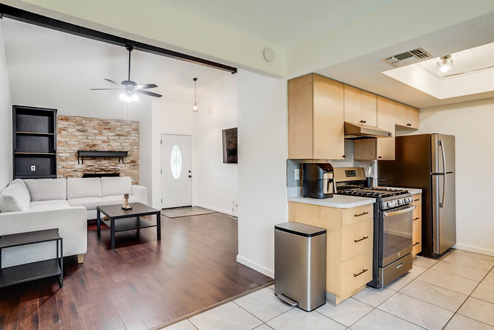 302 Garden Ct, Round Rock, TX 78664