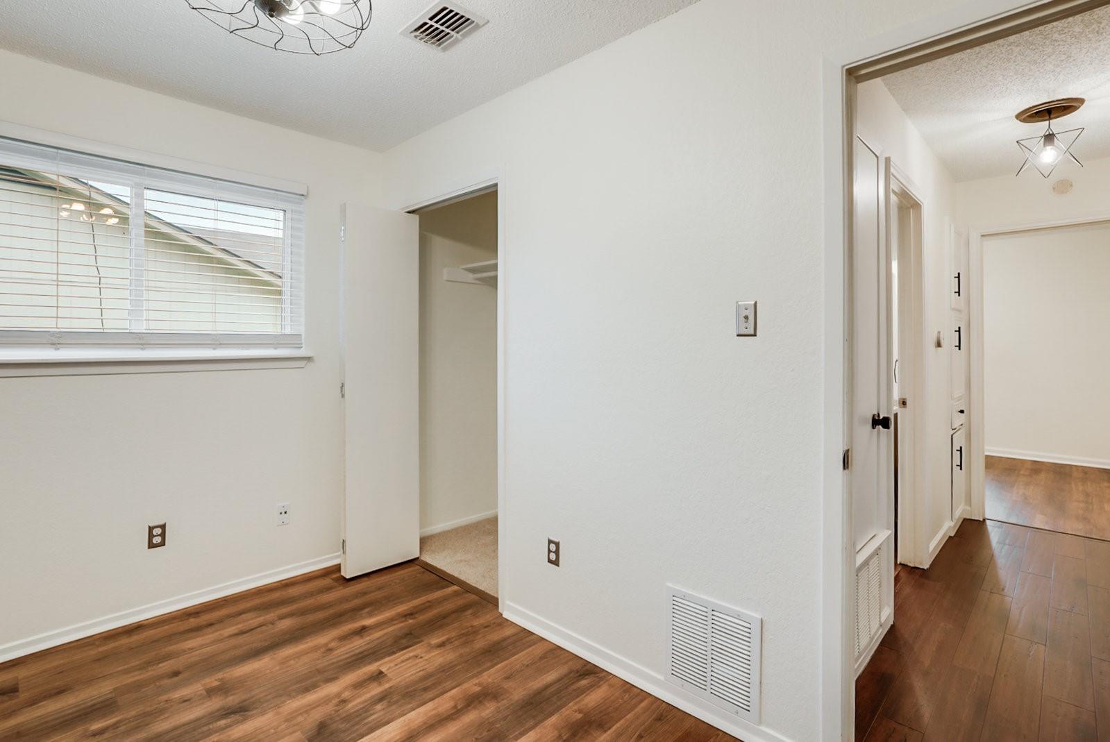 302 Garden Ct, Round Rock, TX 78664