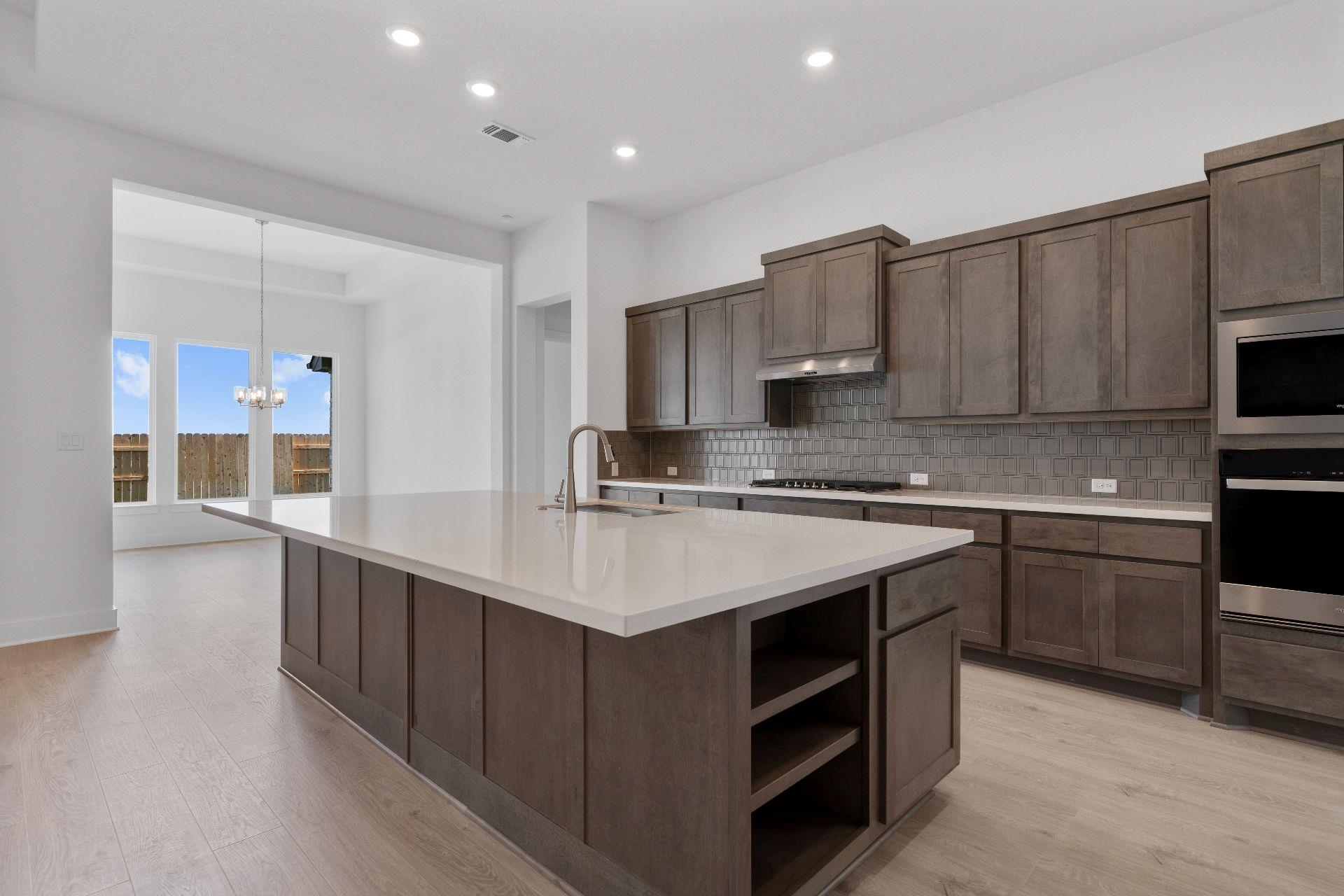 825 S Hemingway Loop, Liberty Hill, TX 78642