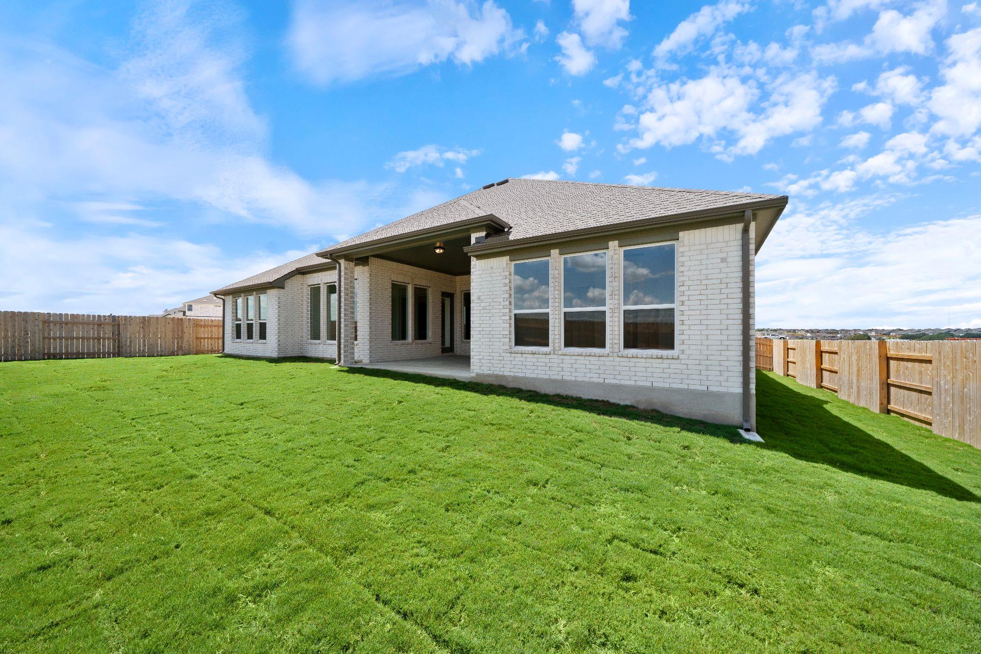 825 S Hemingway Loop, Liberty Hill, TX 78642