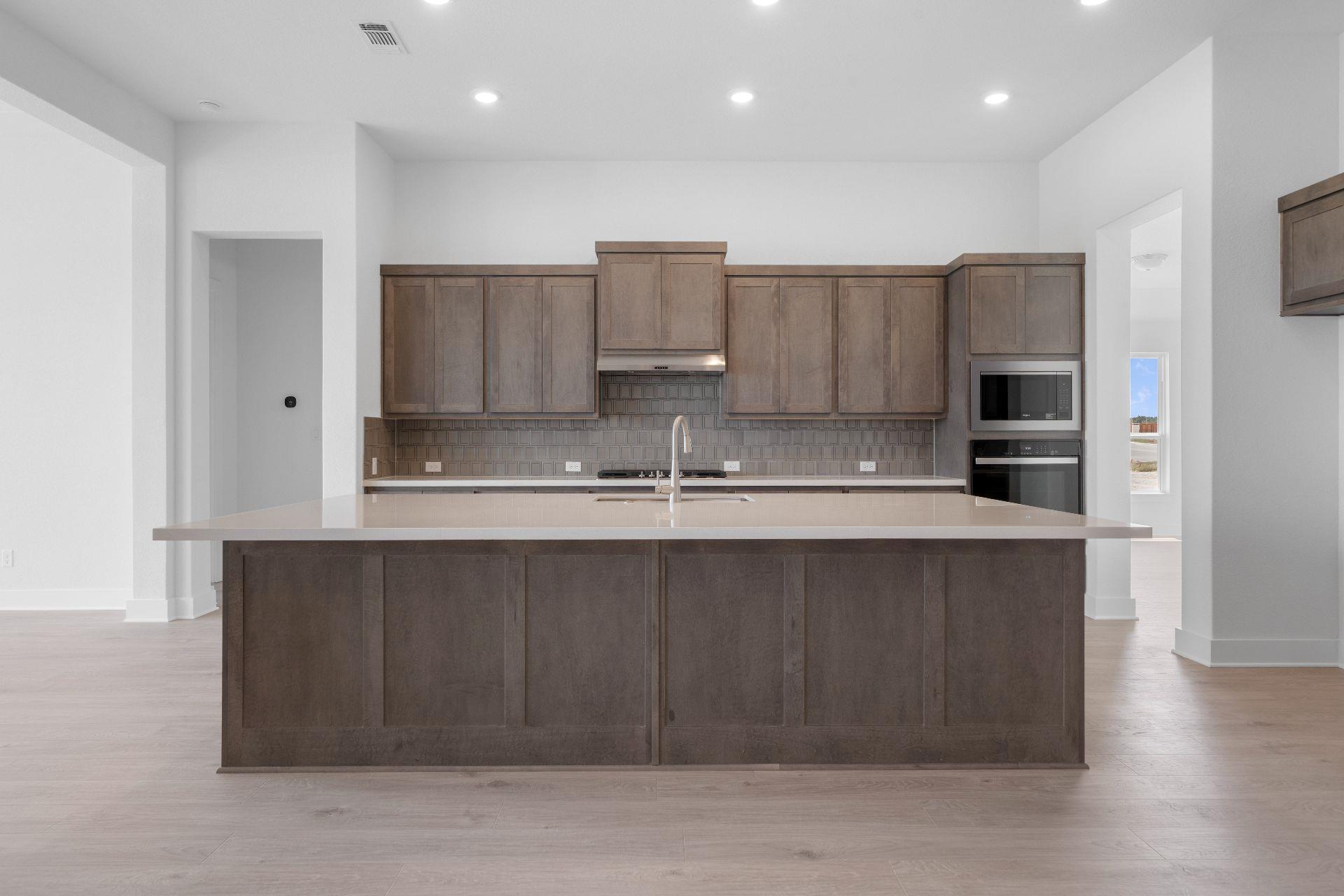 825 S Hemingway Loop, Liberty Hill, TX 78642