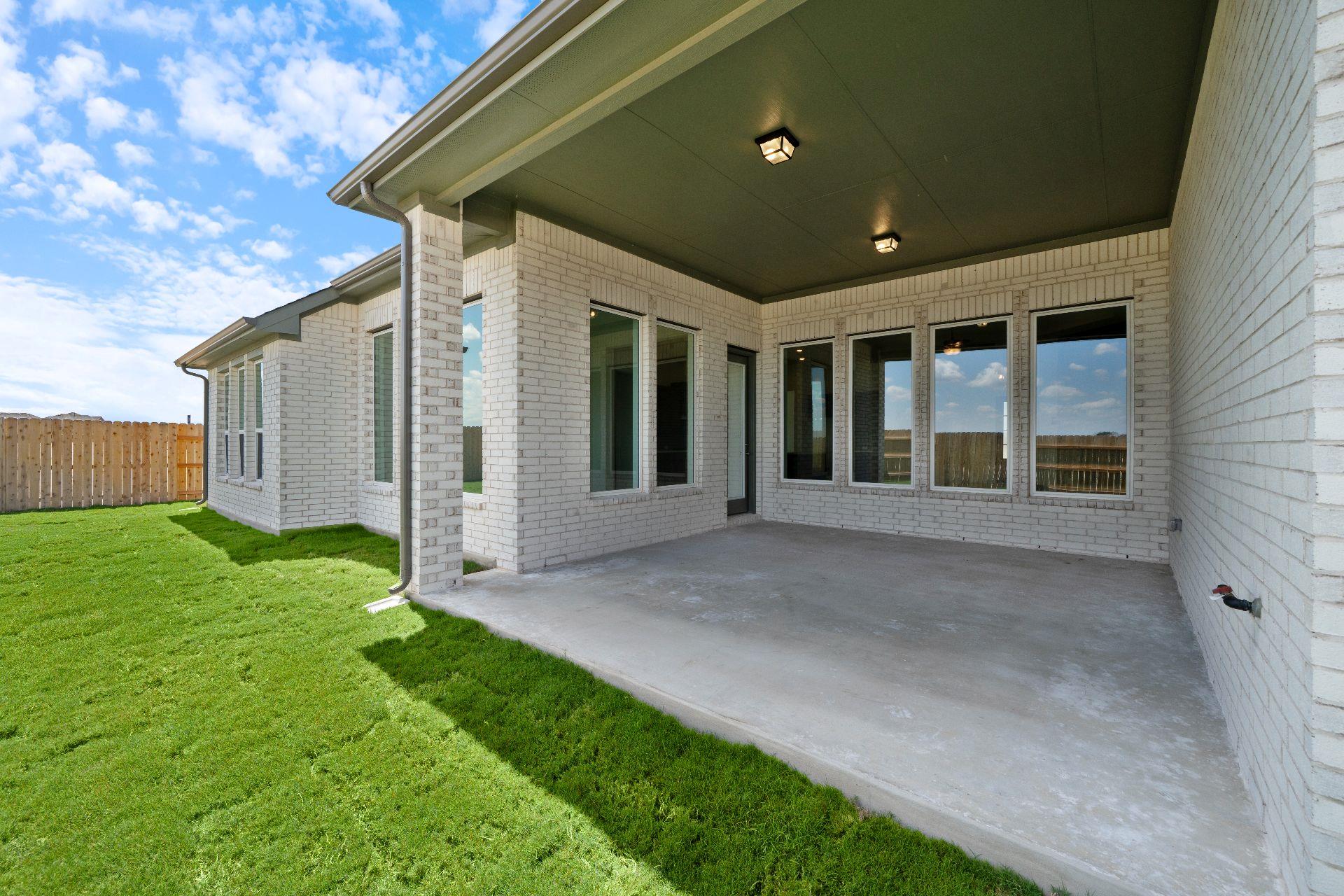 825 S Hemingway Loop, Liberty Hill, TX 78642