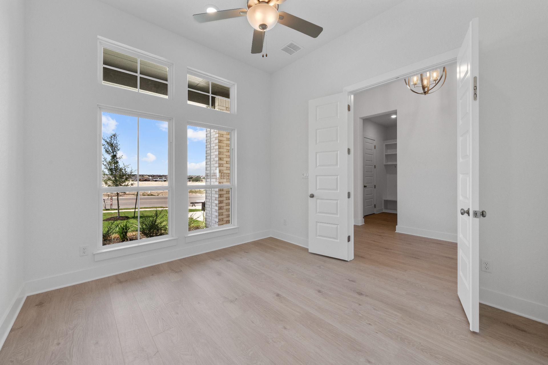 825 S Hemingway Loop, Liberty Hill, TX 78642