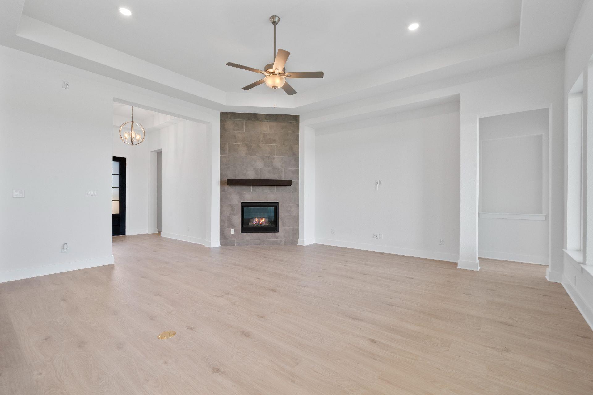 825 S Hemingway Loop, Liberty Hill, TX 78642