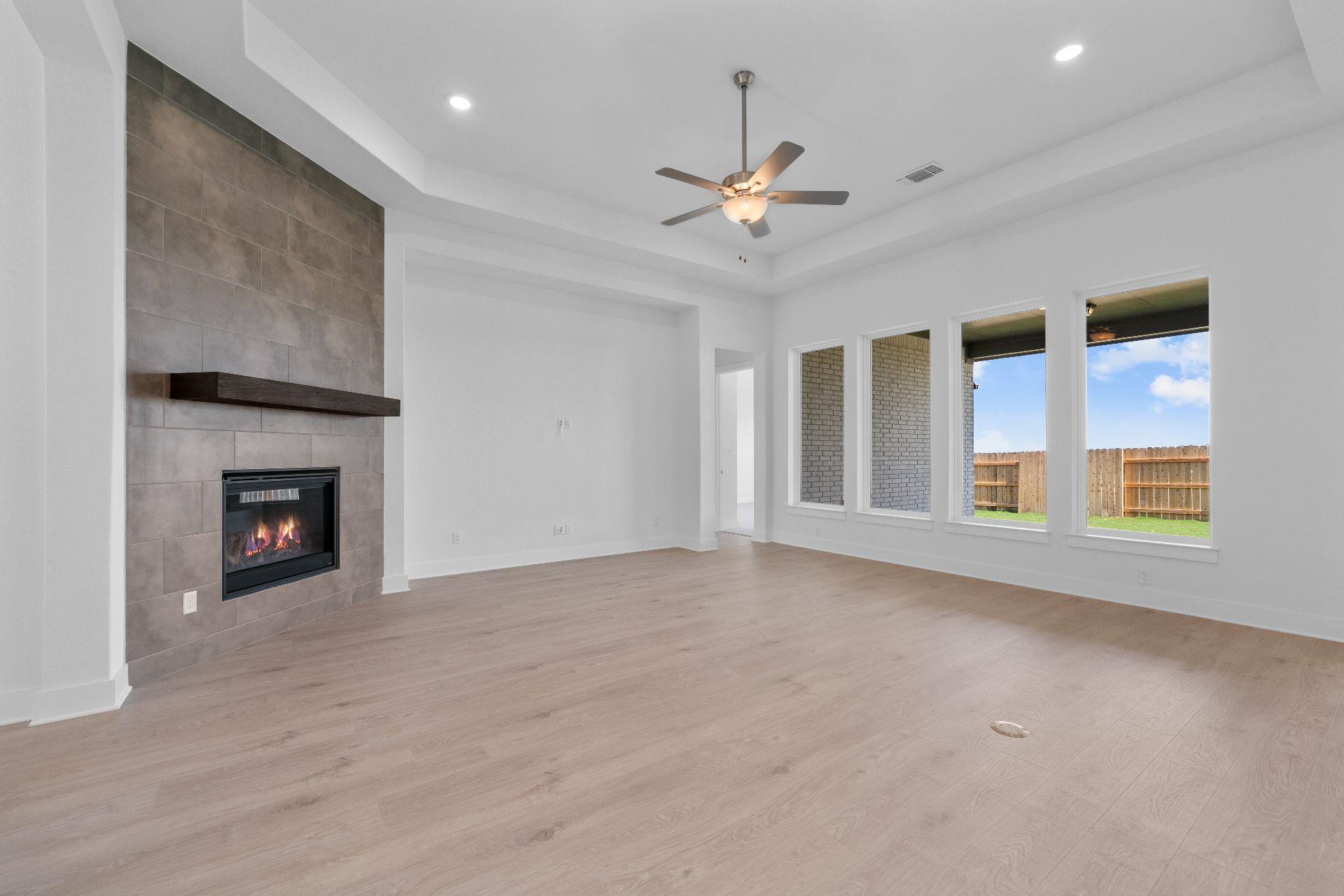 825 S Hemingway Loop, Liberty Hill, TX 78642