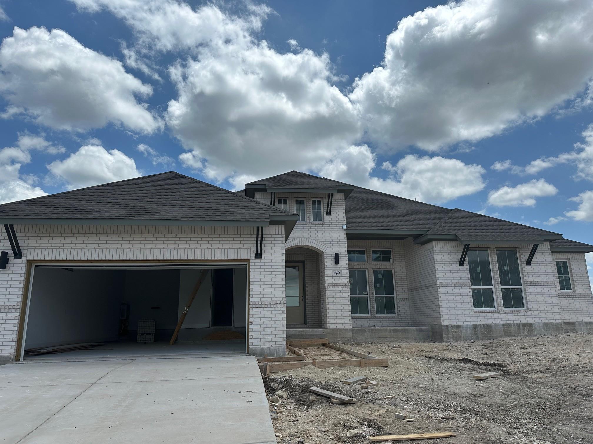 825 S Hemingway Loop, Liberty Hill, TX 78642