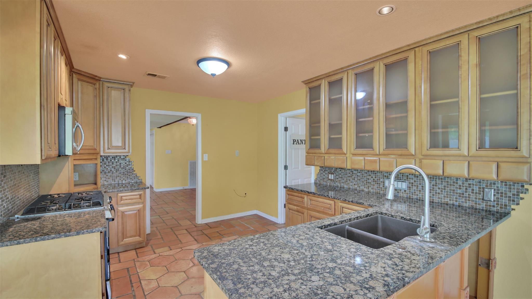 2103 Lillie Ln Ln, Taylor, TX 76574