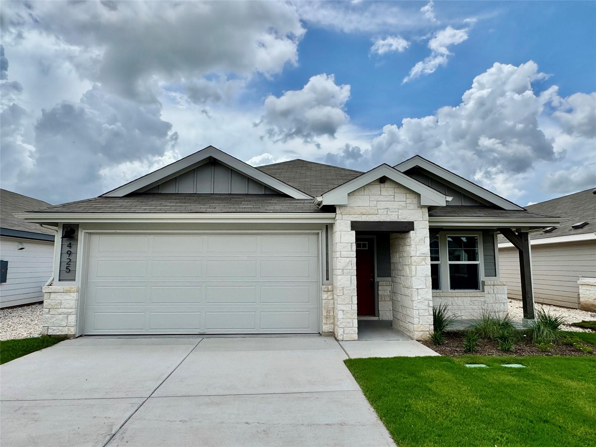 4925 Hazelnut Ln, Del Valle, TX 78617