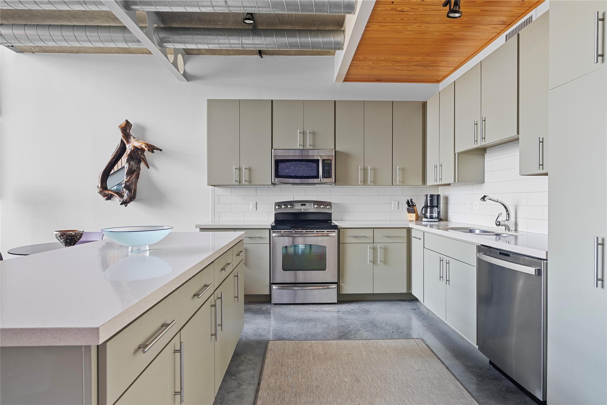 1401 Eva St # 406, Austin, TX 78704