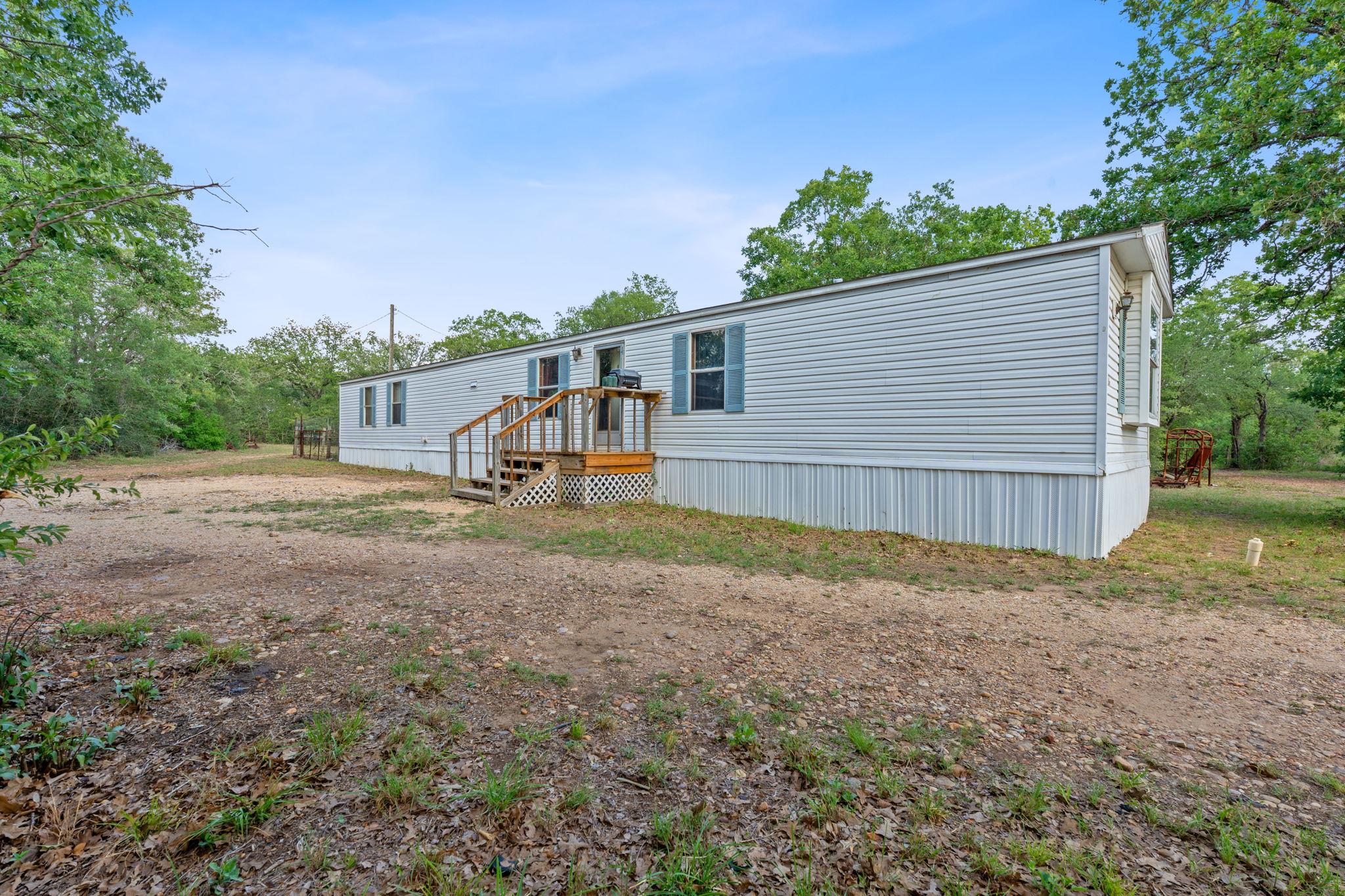 465 Catfish Ln, Lockhart, TX 78644
