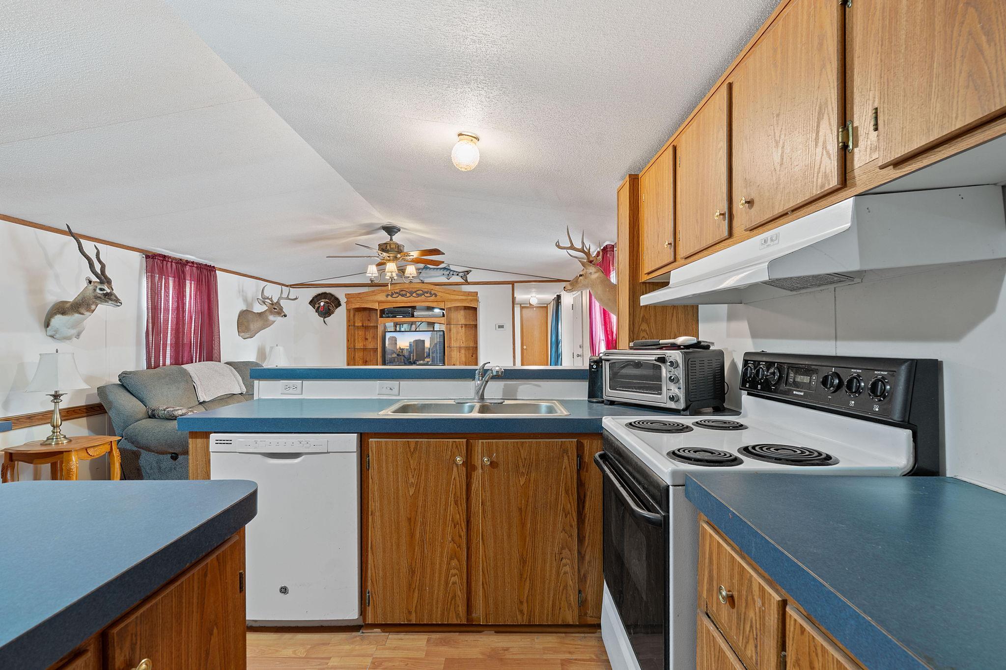 465 Catfish Ln, Lockhart, TX 78644
