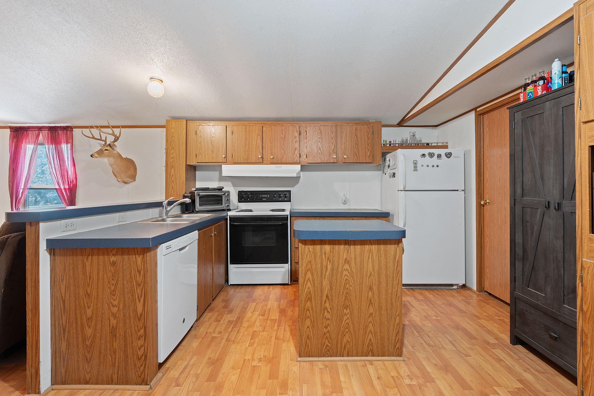 465 Catfish Ln, Lockhart, TX 78644