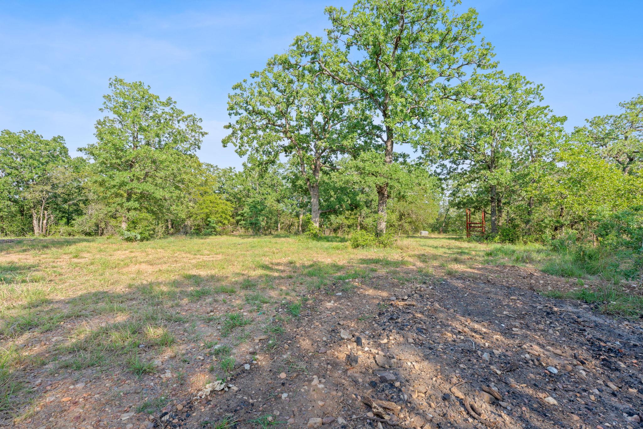 465 Catfish Ln, Lockhart, TX 78644
