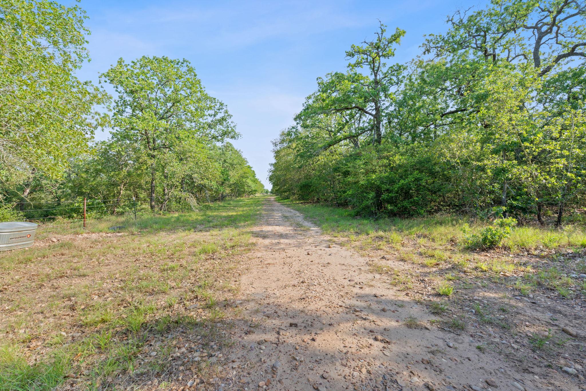 465 Catfish Ln, Lockhart, TX 78644