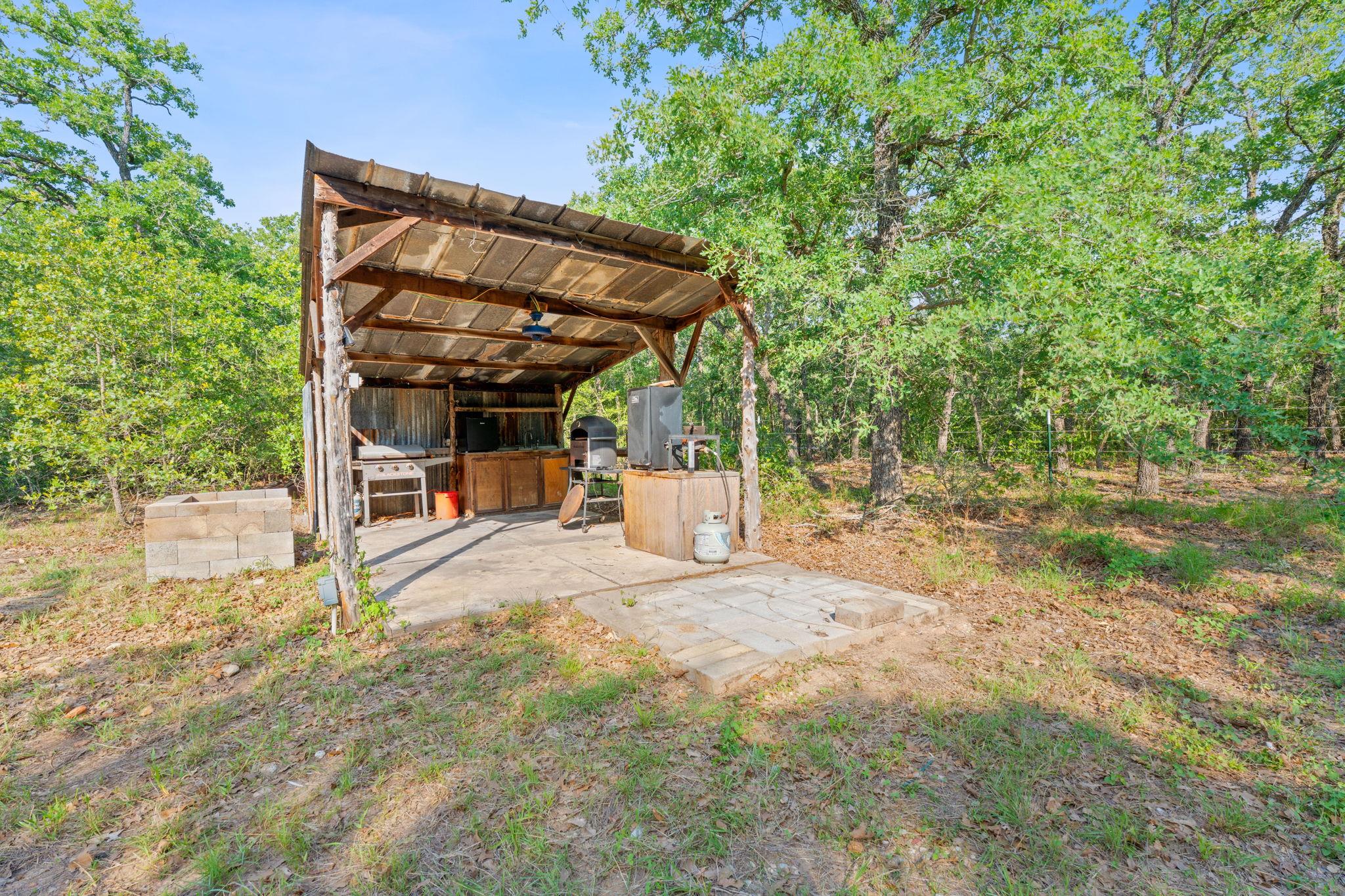 465 Catfish Ln, Lockhart, TX 78644