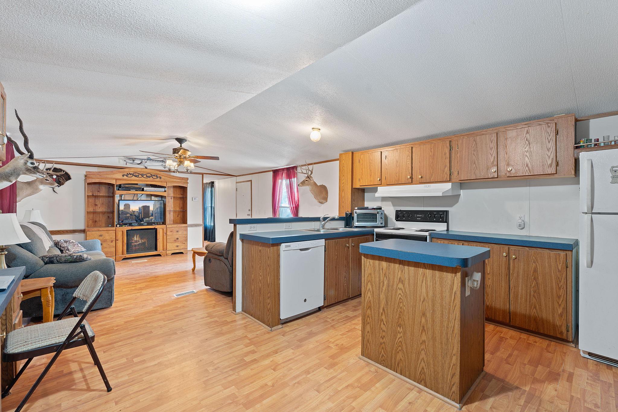 465 Catfish Ln, Lockhart, TX 78644