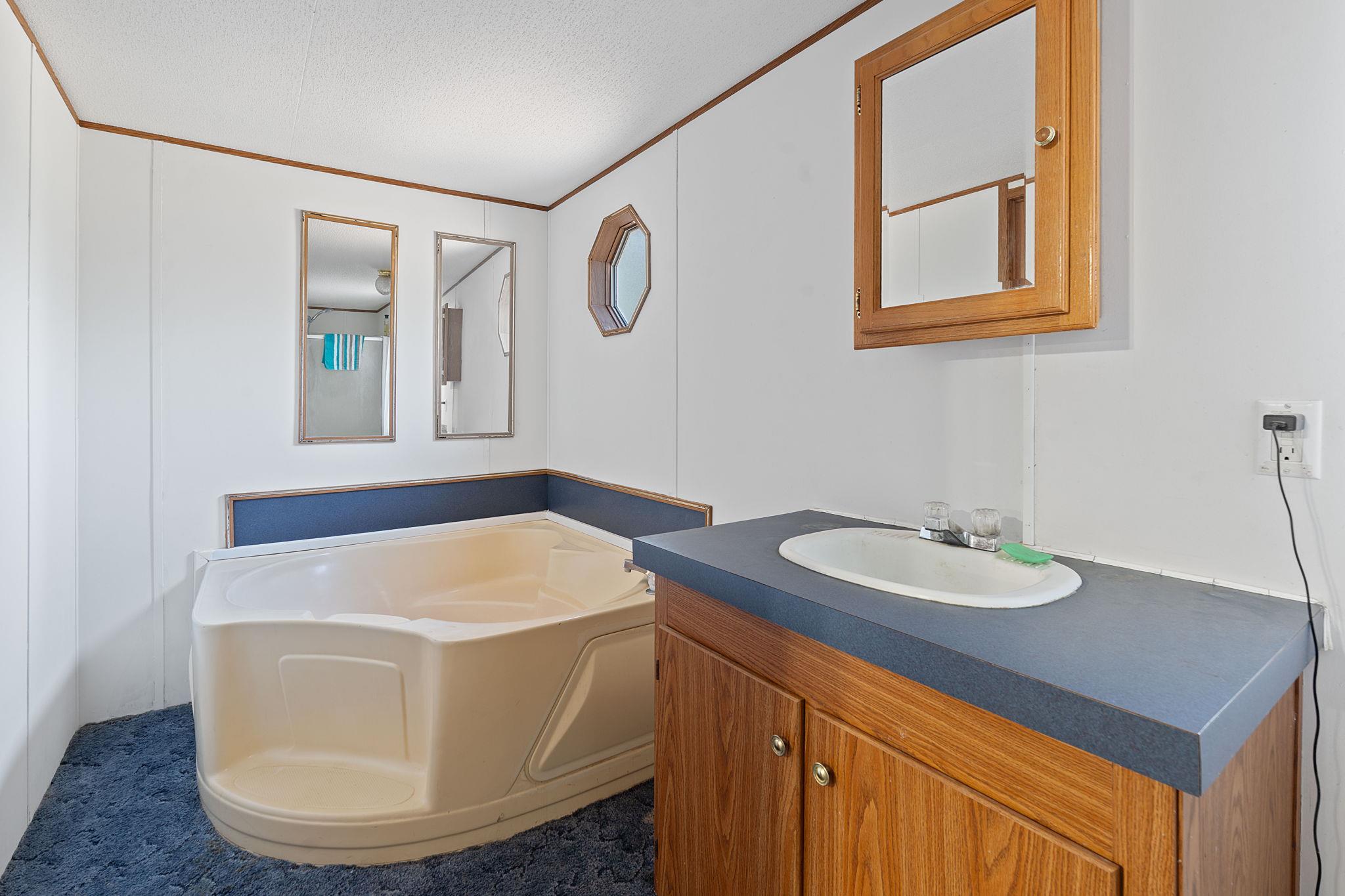 465 Catfish Ln, Lockhart, TX 78644