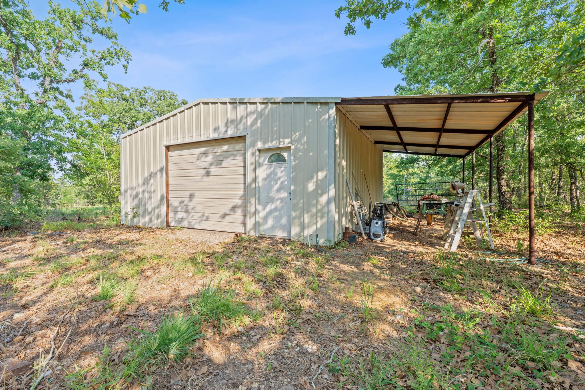465 Catfish Ln, Lockhart, TX 78644