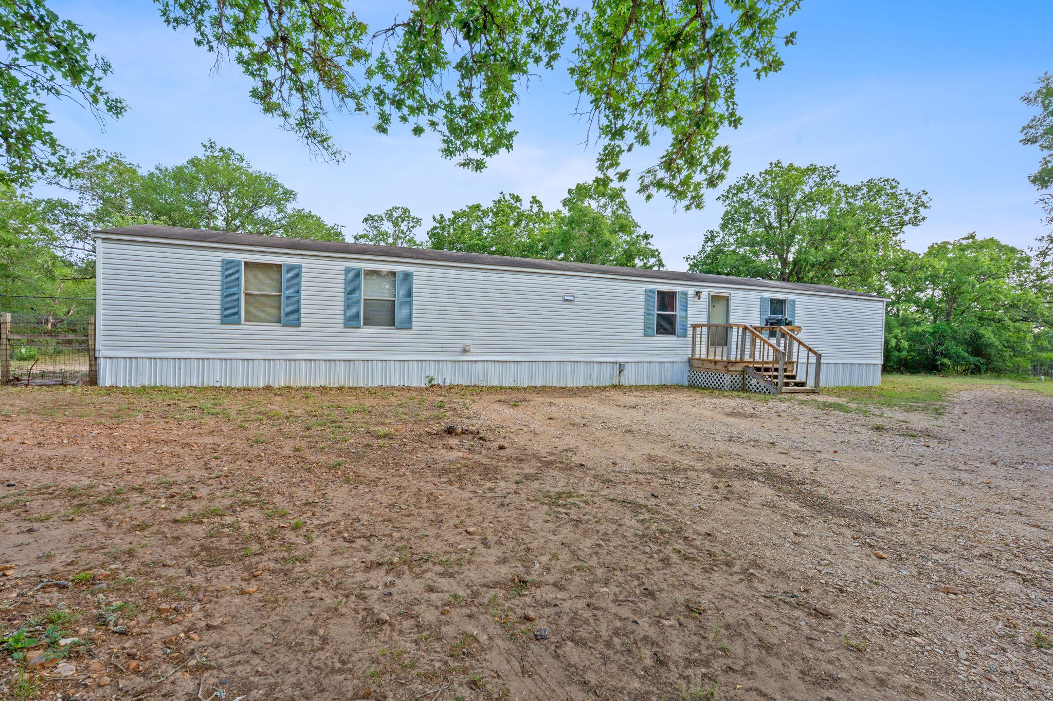 465 Catfish Ln, Lockhart, TX 78644