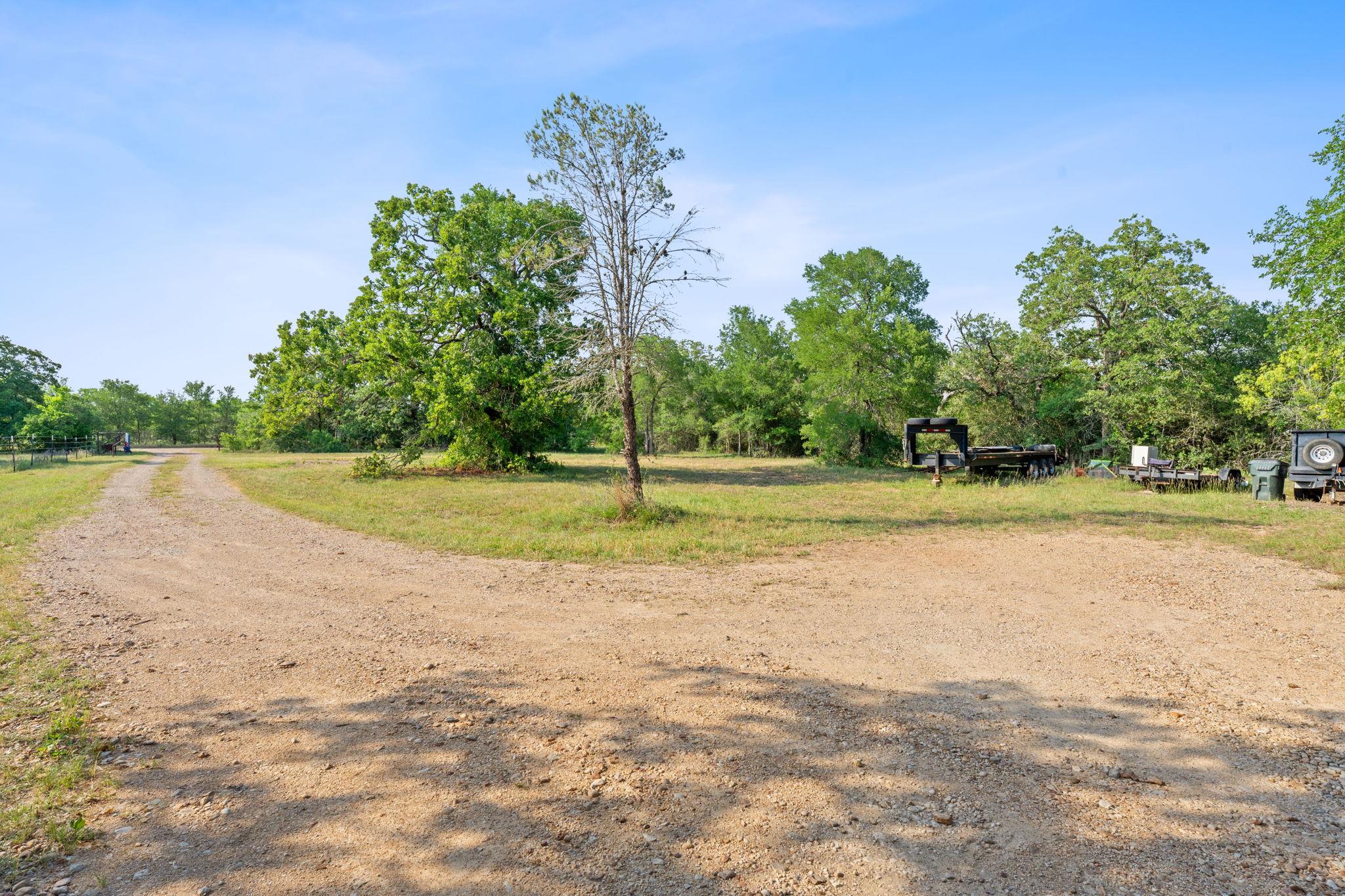465 Catfish Ln, Lockhart, TX 78644