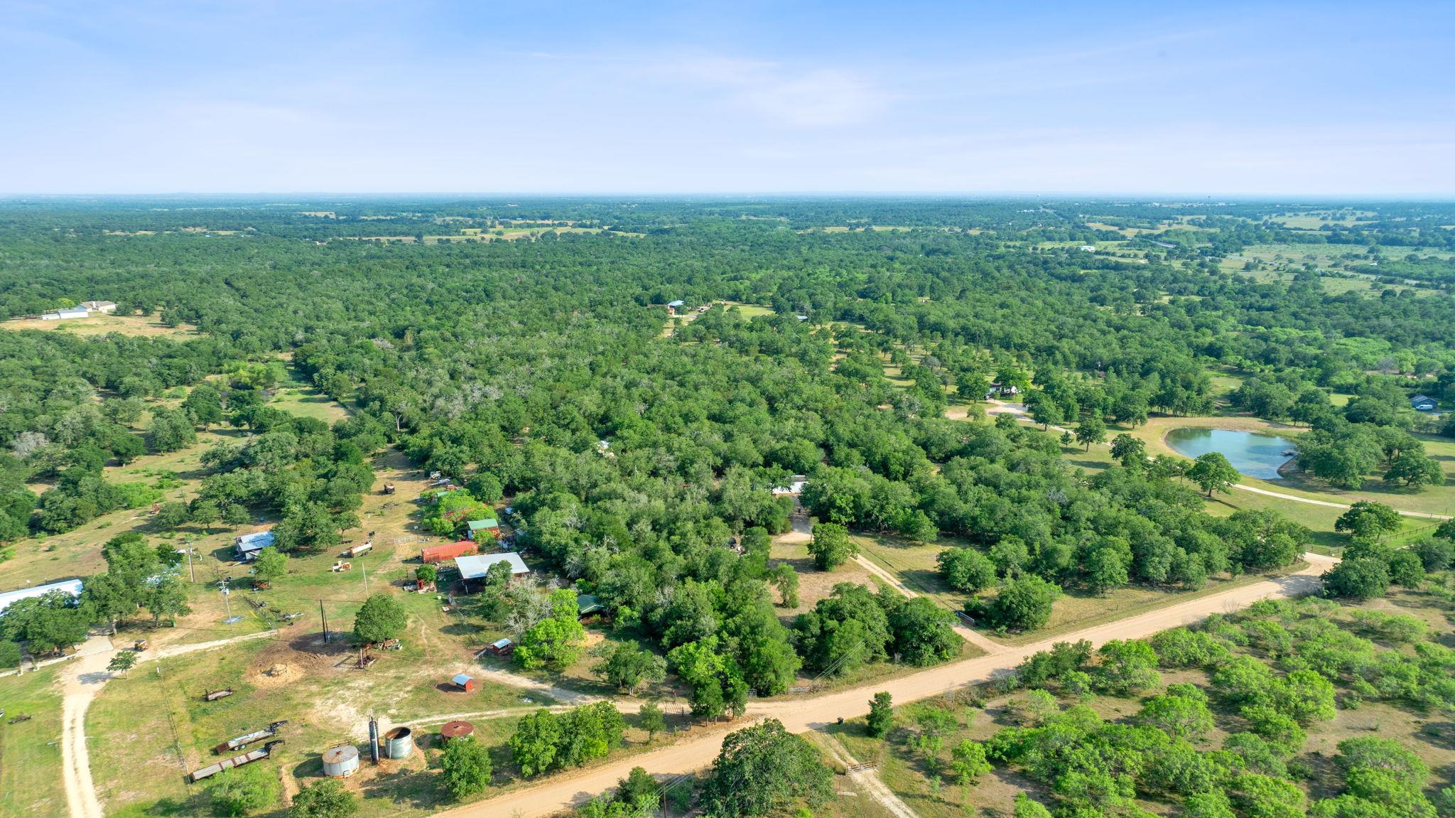 465 Catfish Ln, Lockhart, TX 78644