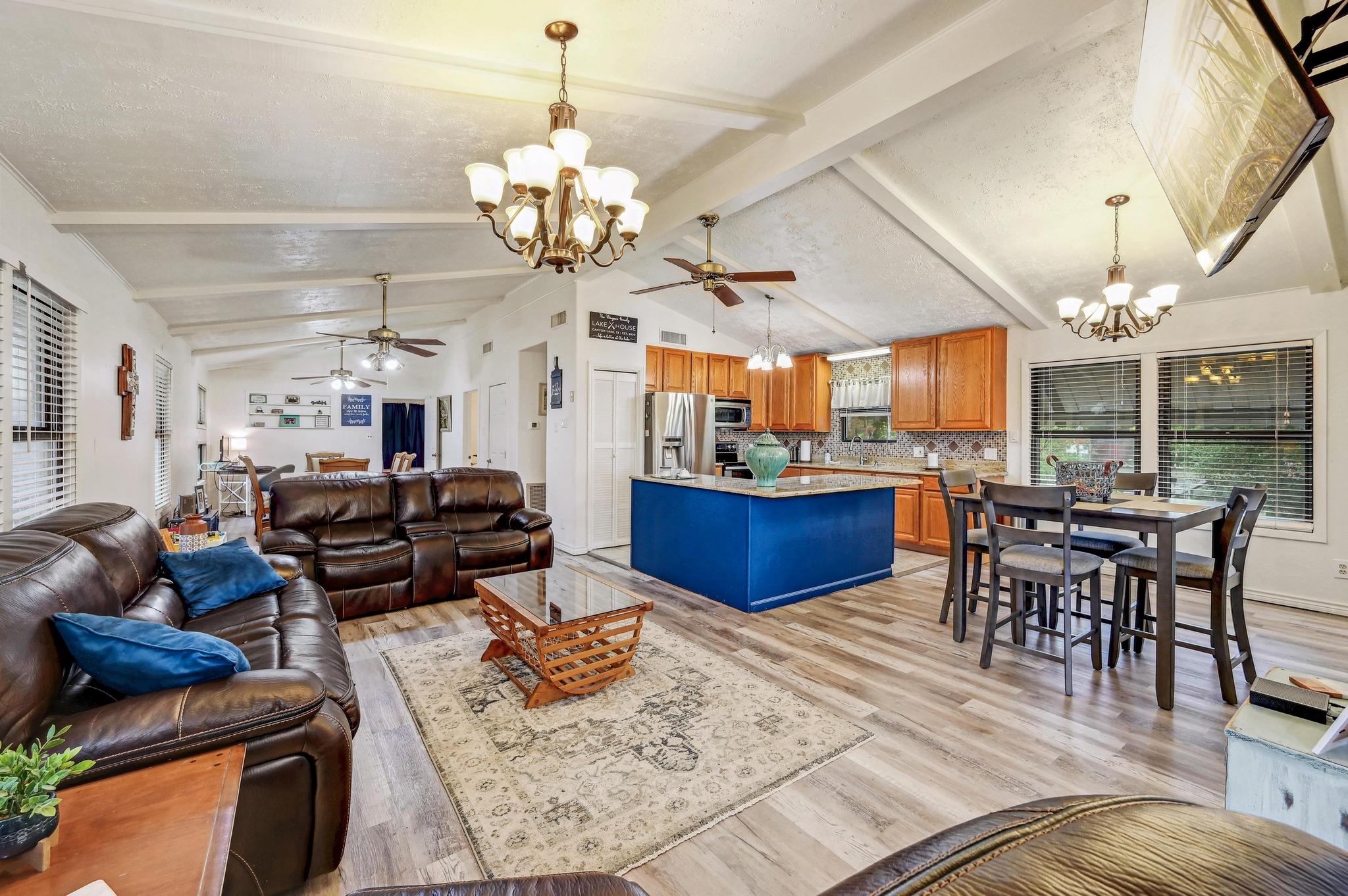 1303 Canyon Edge, Canyon Lake, TX 78133