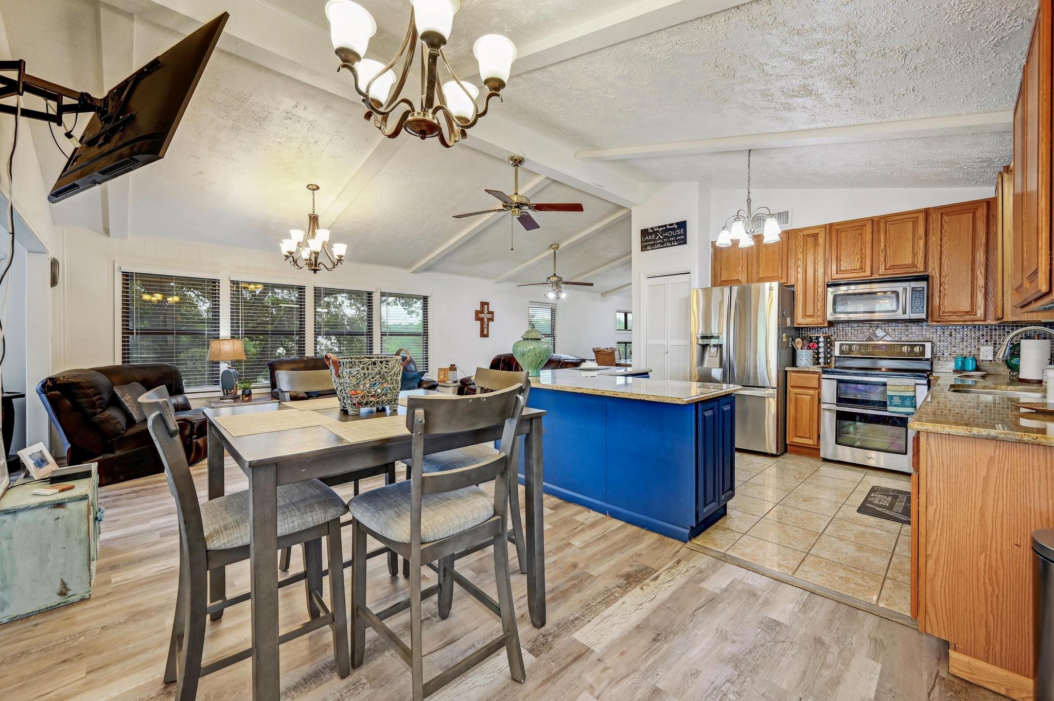 1303 Canyon Edge, Canyon Lake, TX 78133