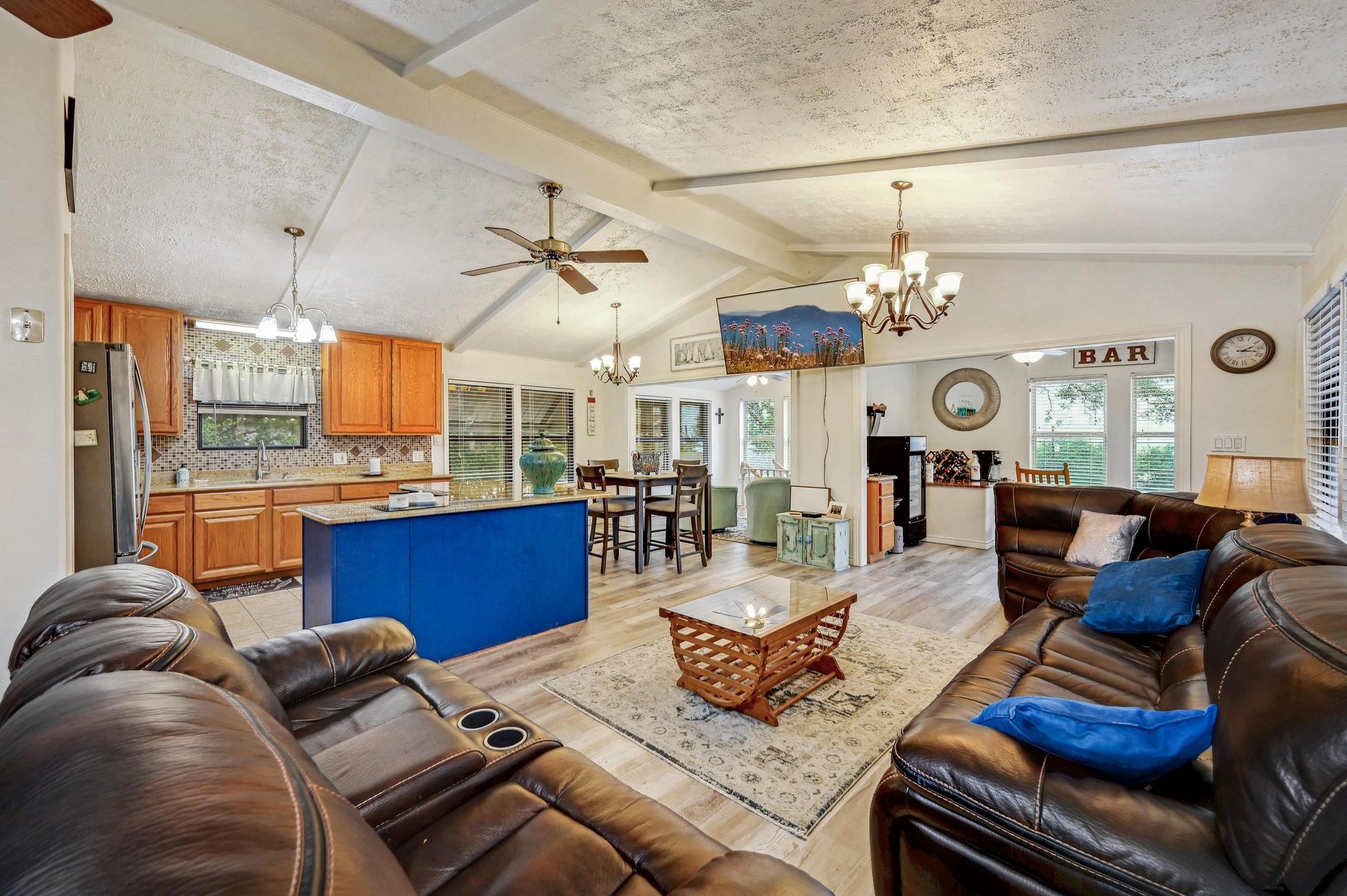 1303 Canyon Edge, Canyon Lake, TX 78133