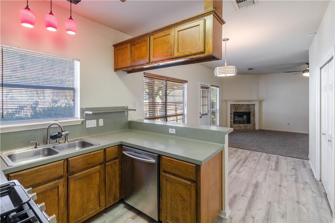 105 Bluejay Cv, Hutto, TX 78634