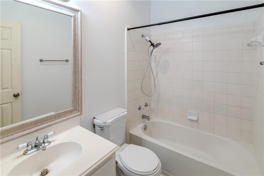 105 Bluejay Cv, Hutto, TX 78634
